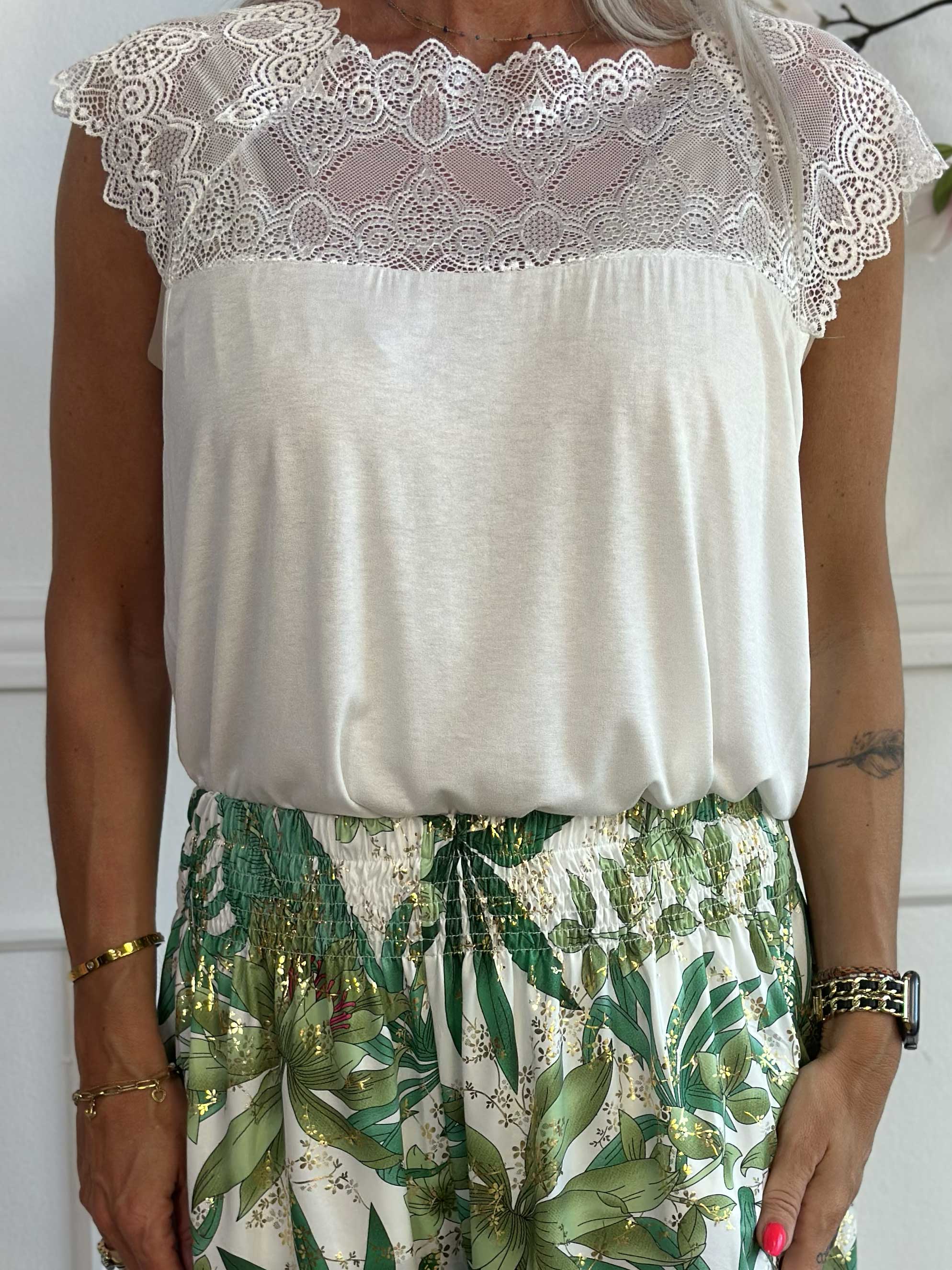 Amina - Söt viskostopp med spets upptill