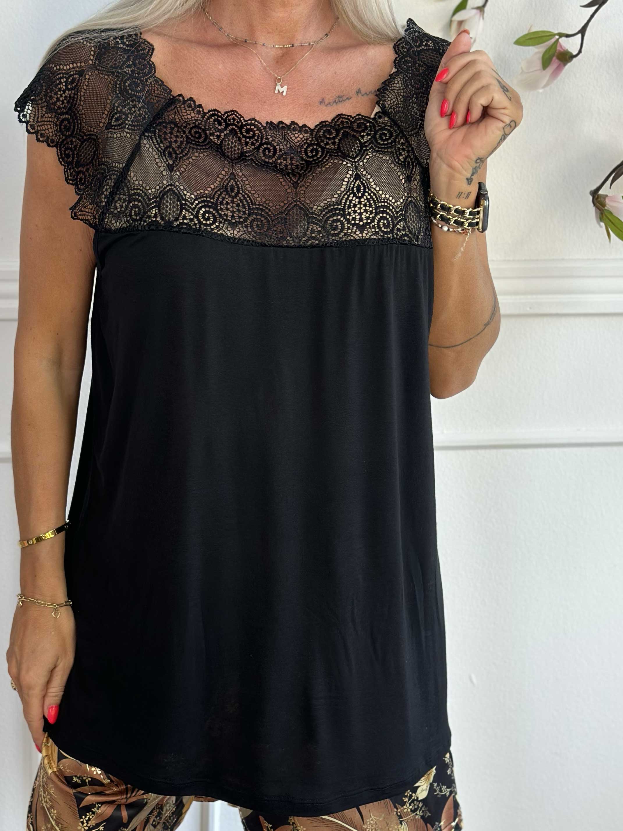 Amina - Söt viskostopp med spets upptill