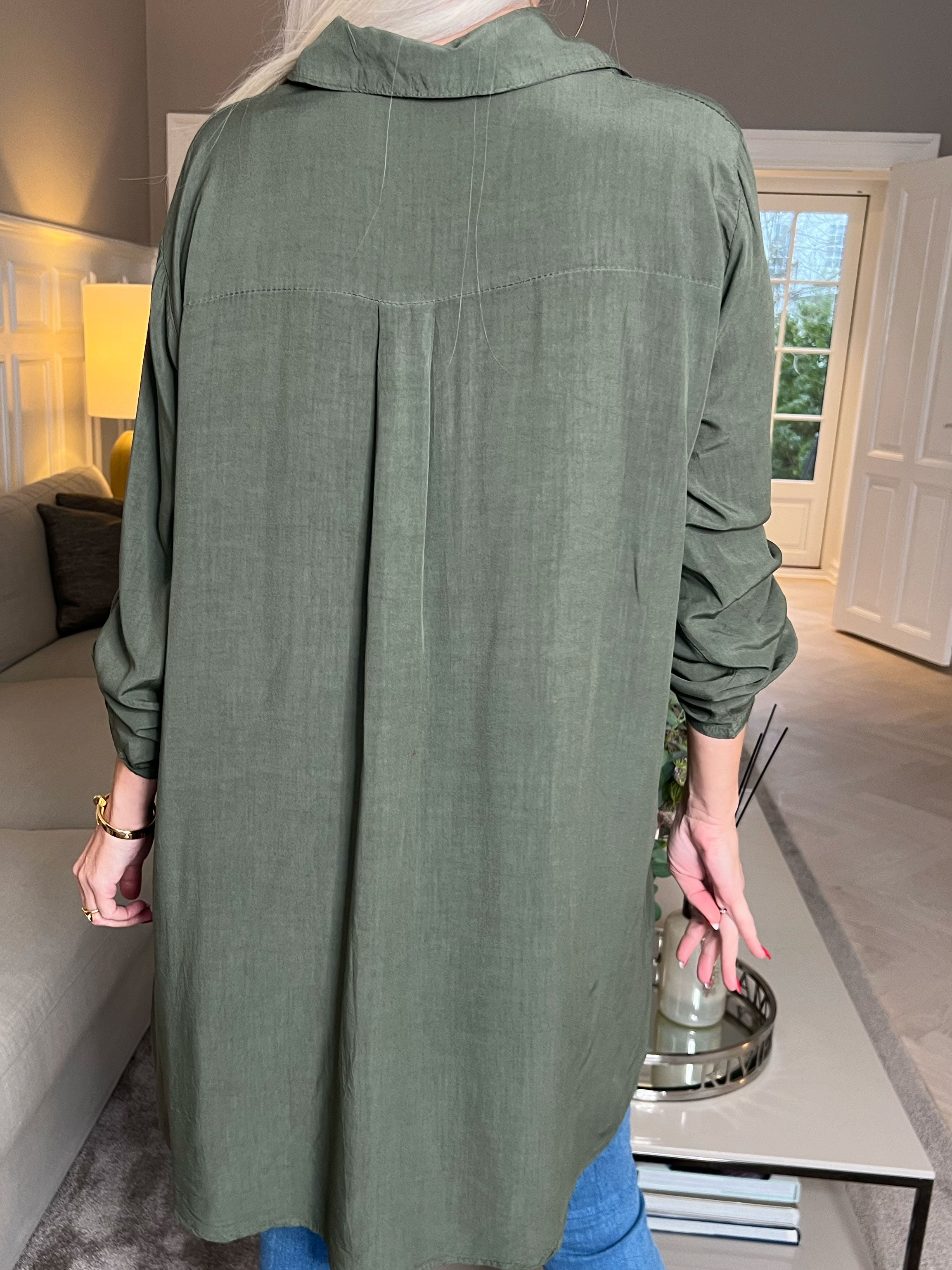 Janine - Söt bomullsskjorta med detaljer på bröstet