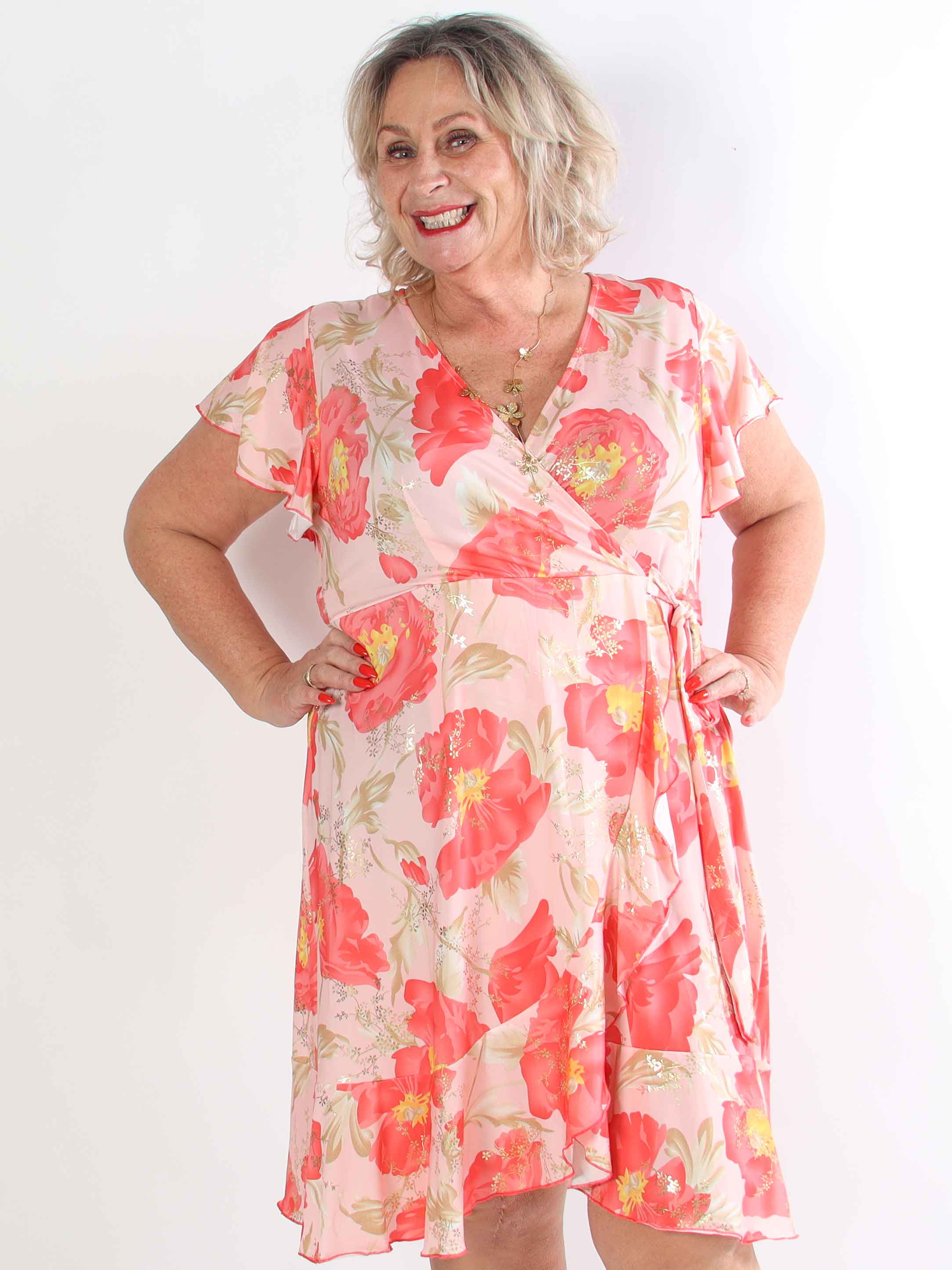 Savina Botanic S/S - Blommig plus size klänning med omlott och volangärmar