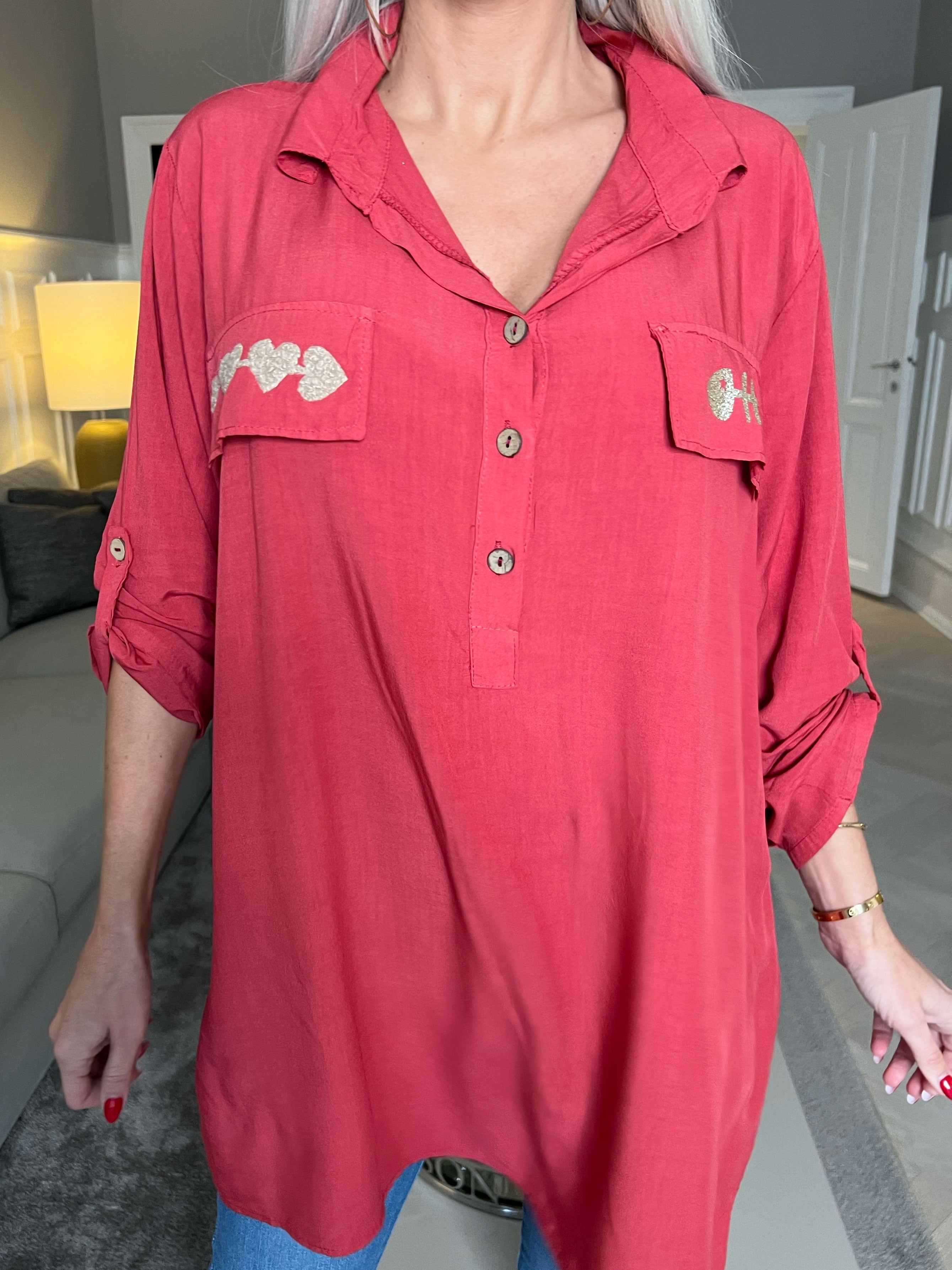 Janine - Söt bomullsskjorta med detaljer på bröstet