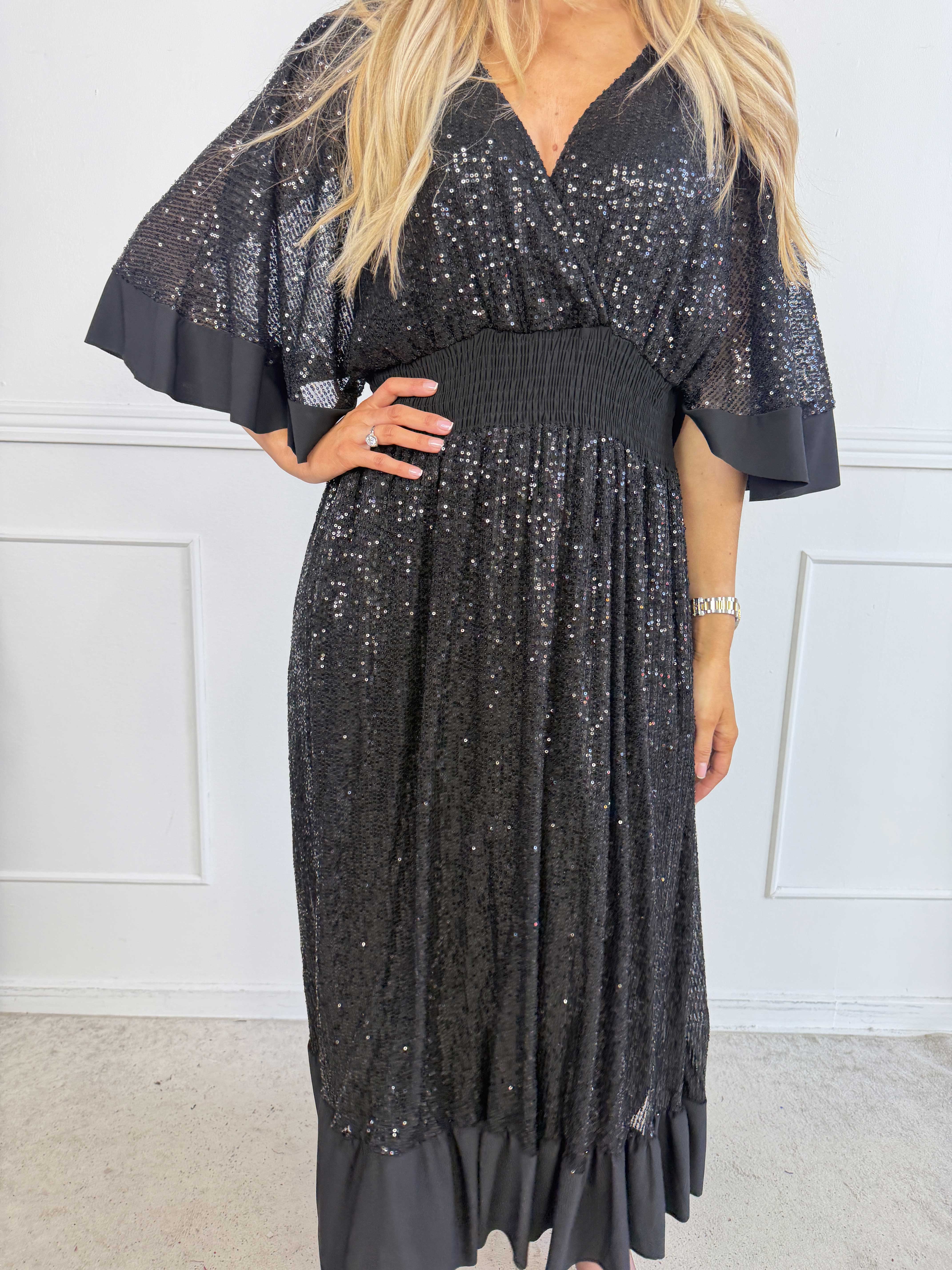 Pamela Glitter - Lång paljettklänning med volanger och smock