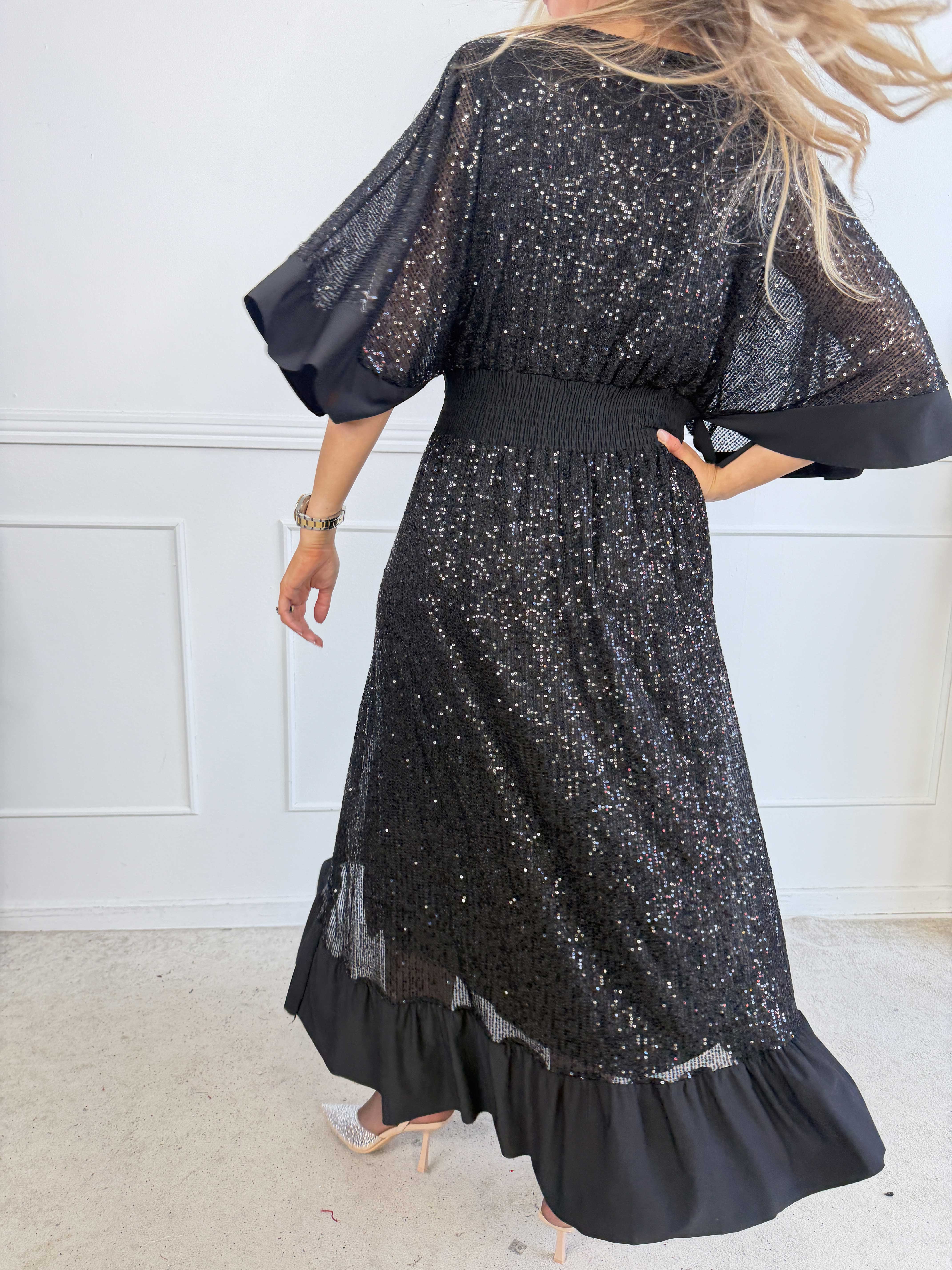 Pamela Glitter - Lång paljettklänning med volanger och smock