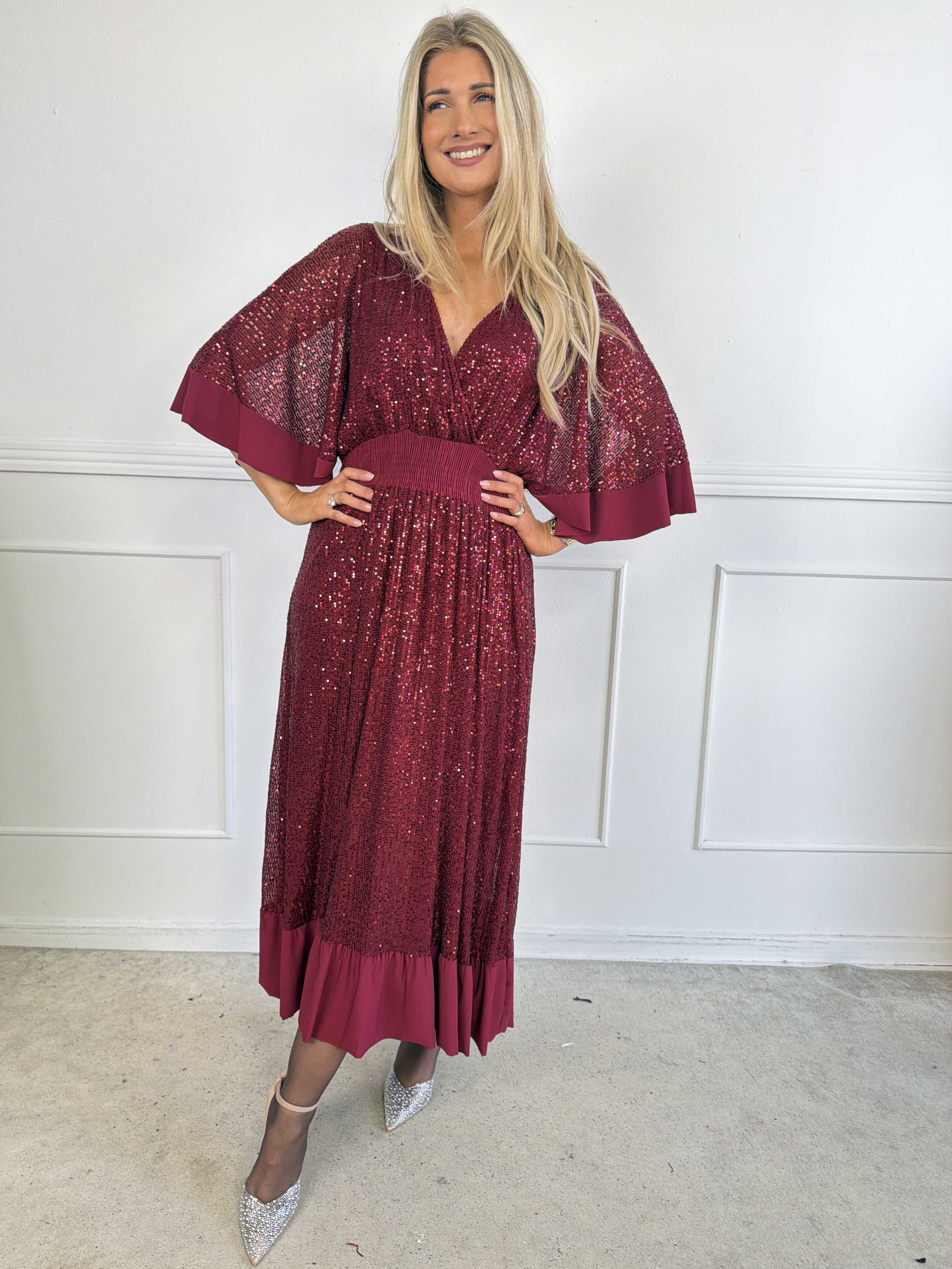 Pamela Glitter - Lång paljettklänning med volanger och smock