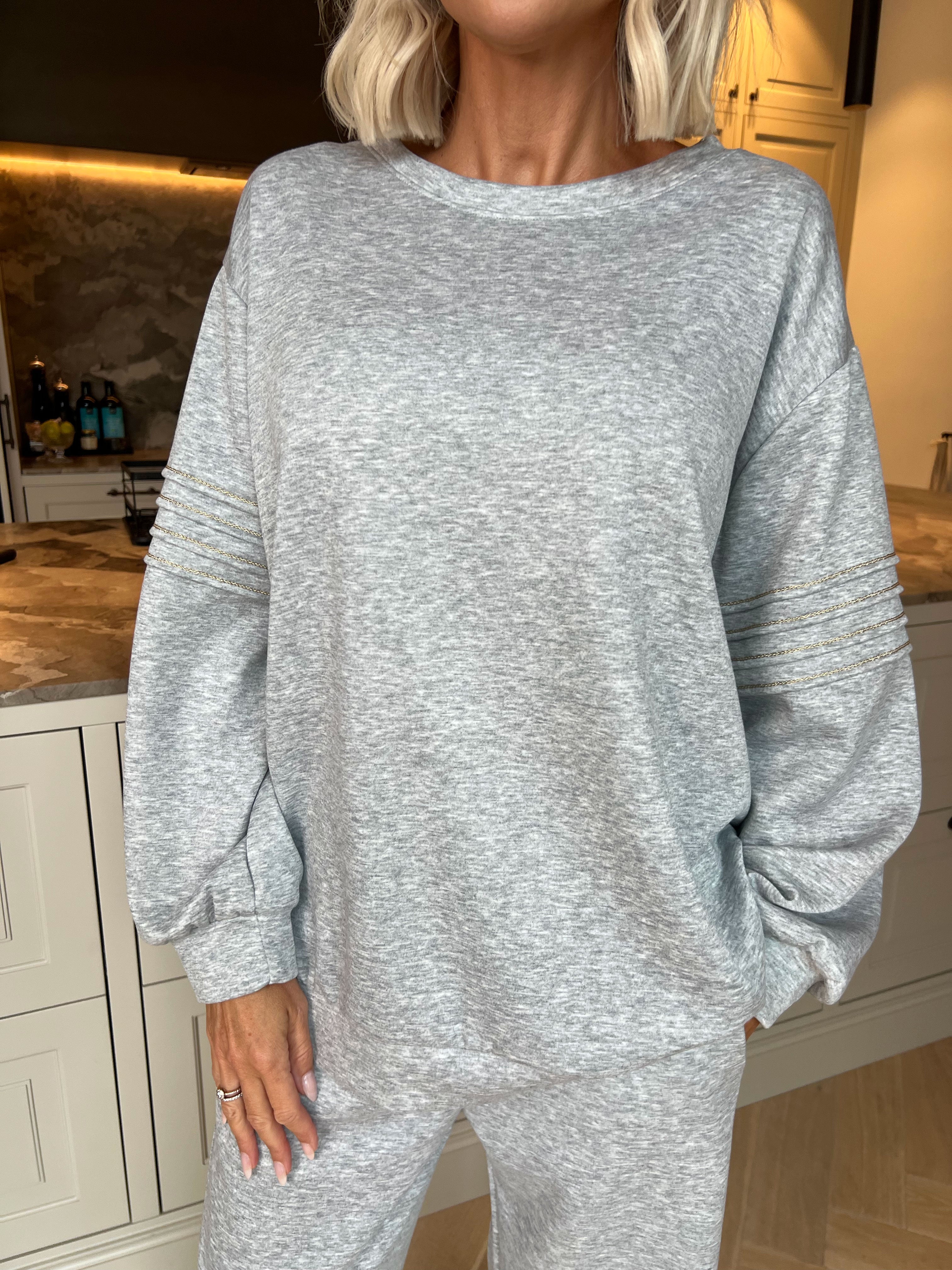 Dream – Mjukt plus size träningsoverallset i viskos med eleganta gulddetaljer