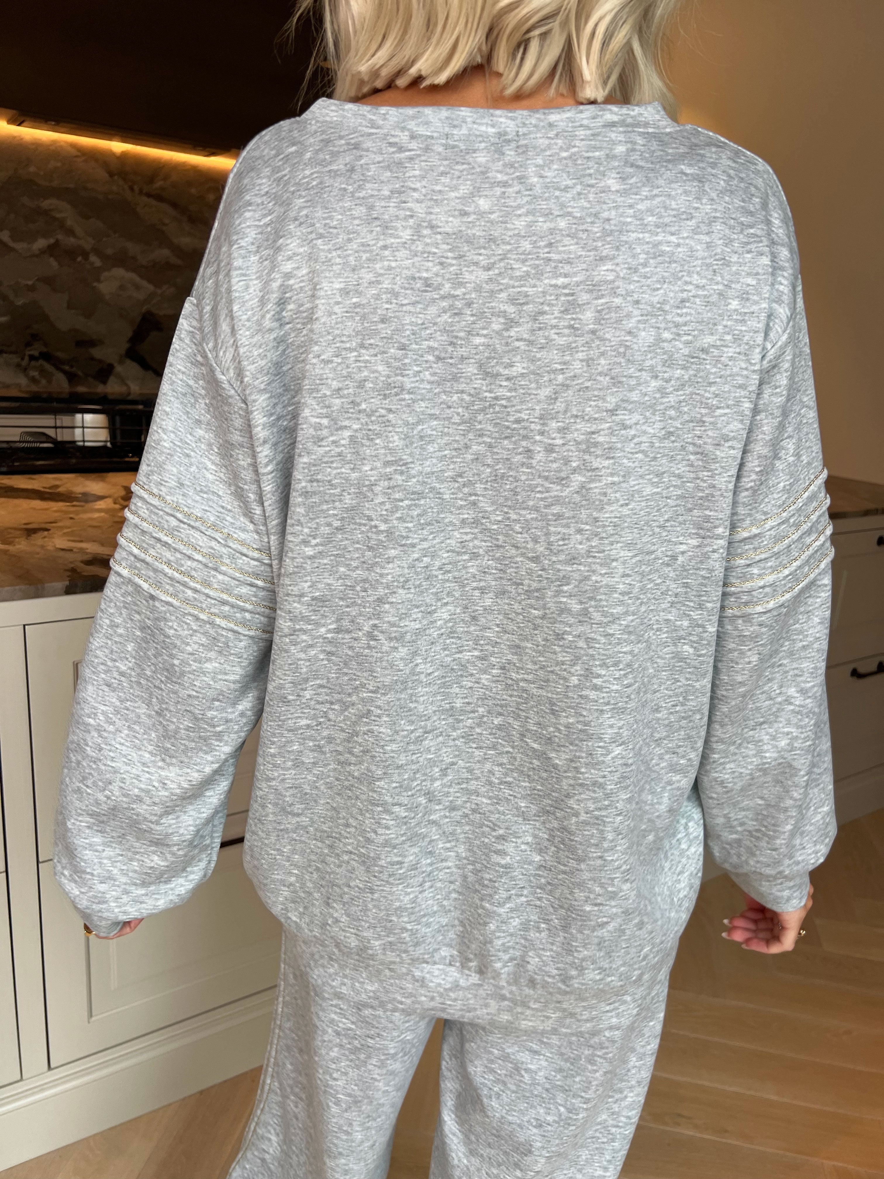 Dream – Mjukt plus size träningsoverallset i viskos med eleganta gulddetaljer