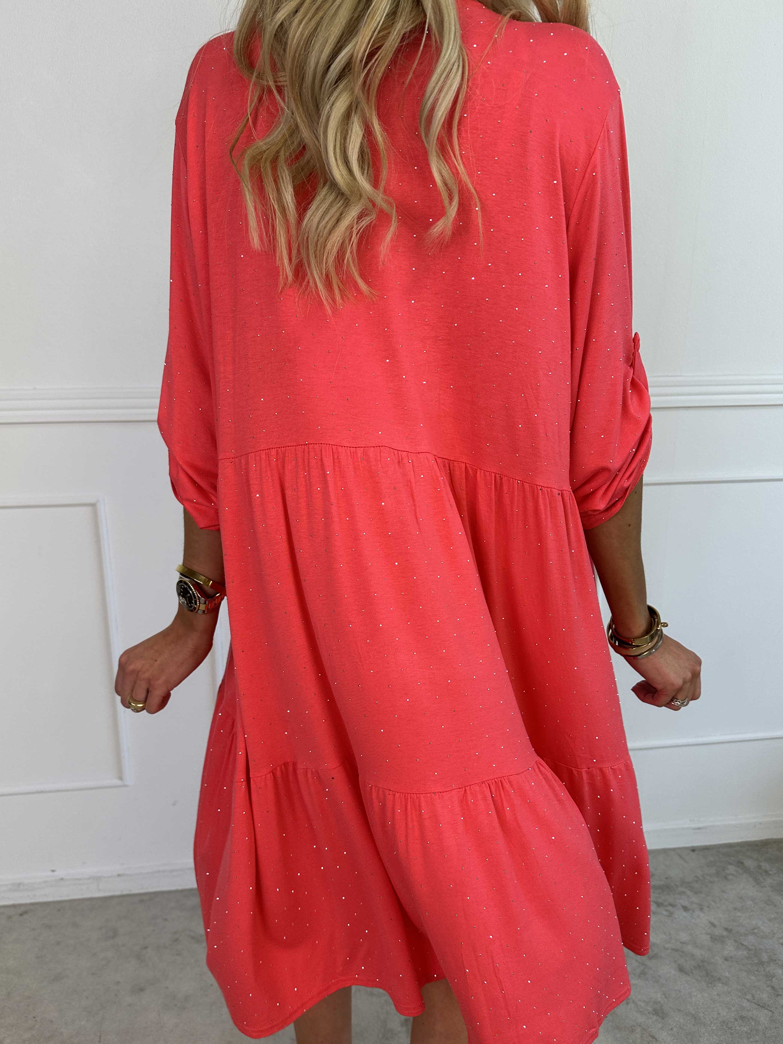 Milano Crystal Midi - Klänning med lager på lager look i viskos med similisten