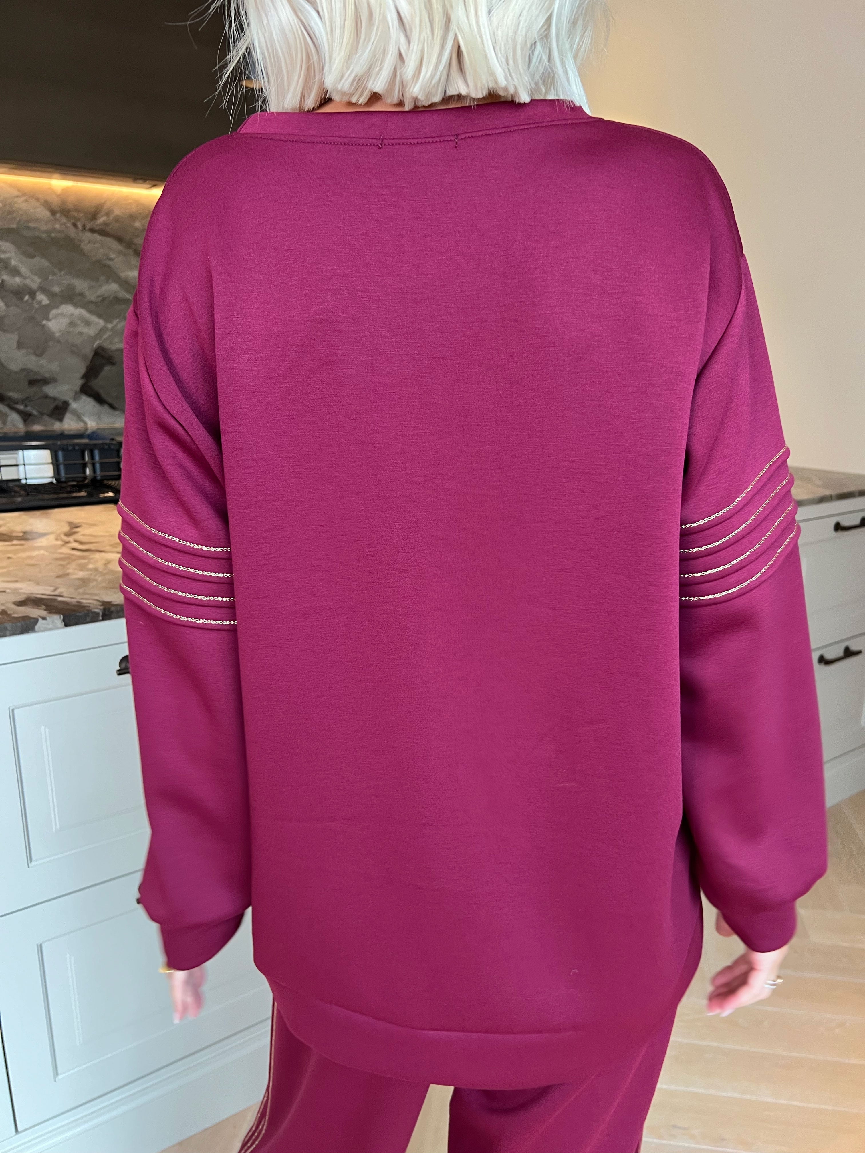 Dream – Mjukt plus size träningsoverallset i viskos med eleganta gulddetaljer