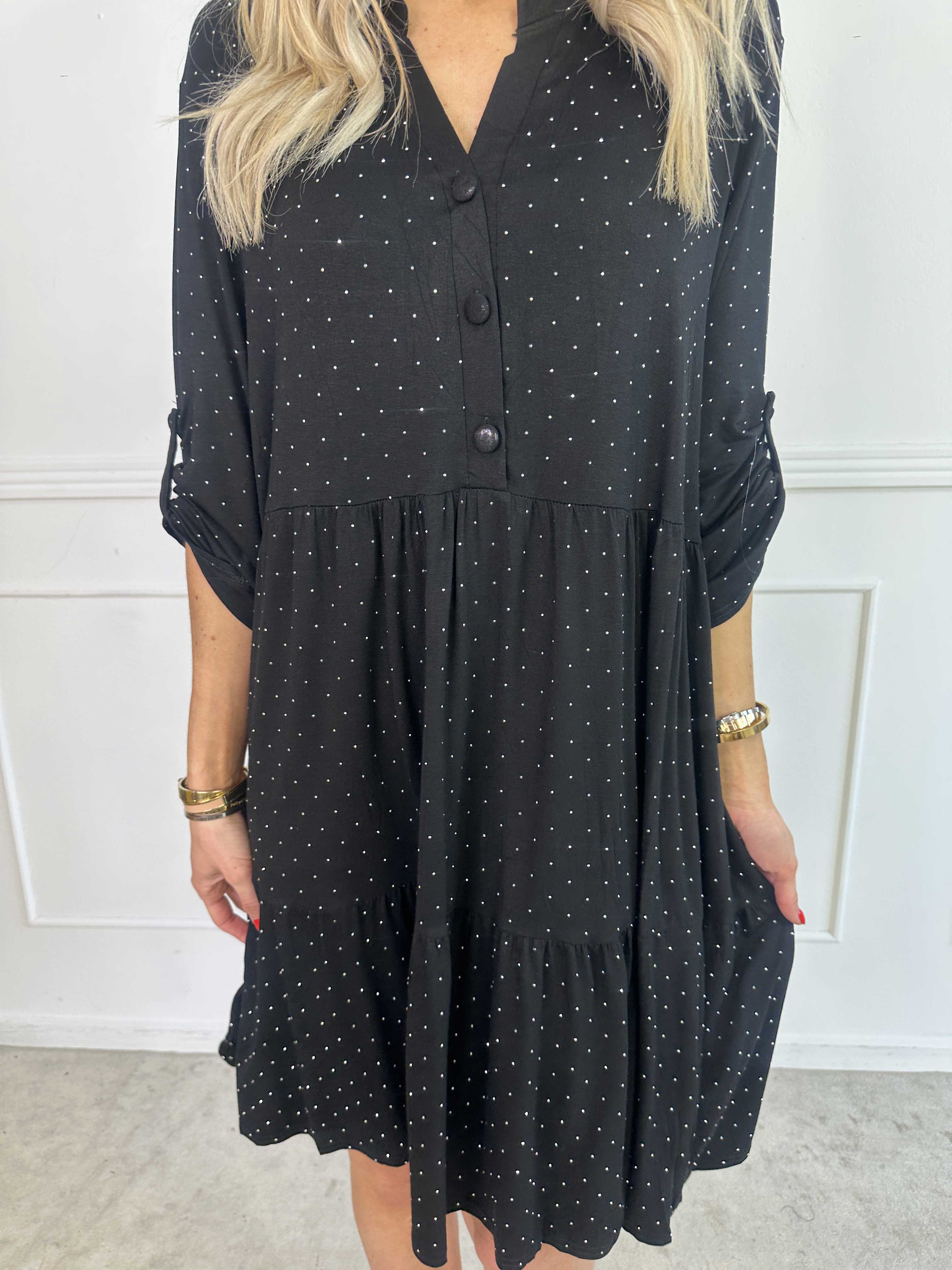 Milano Crystal Midi - Klänning med lager på lager look i viskos med similisten