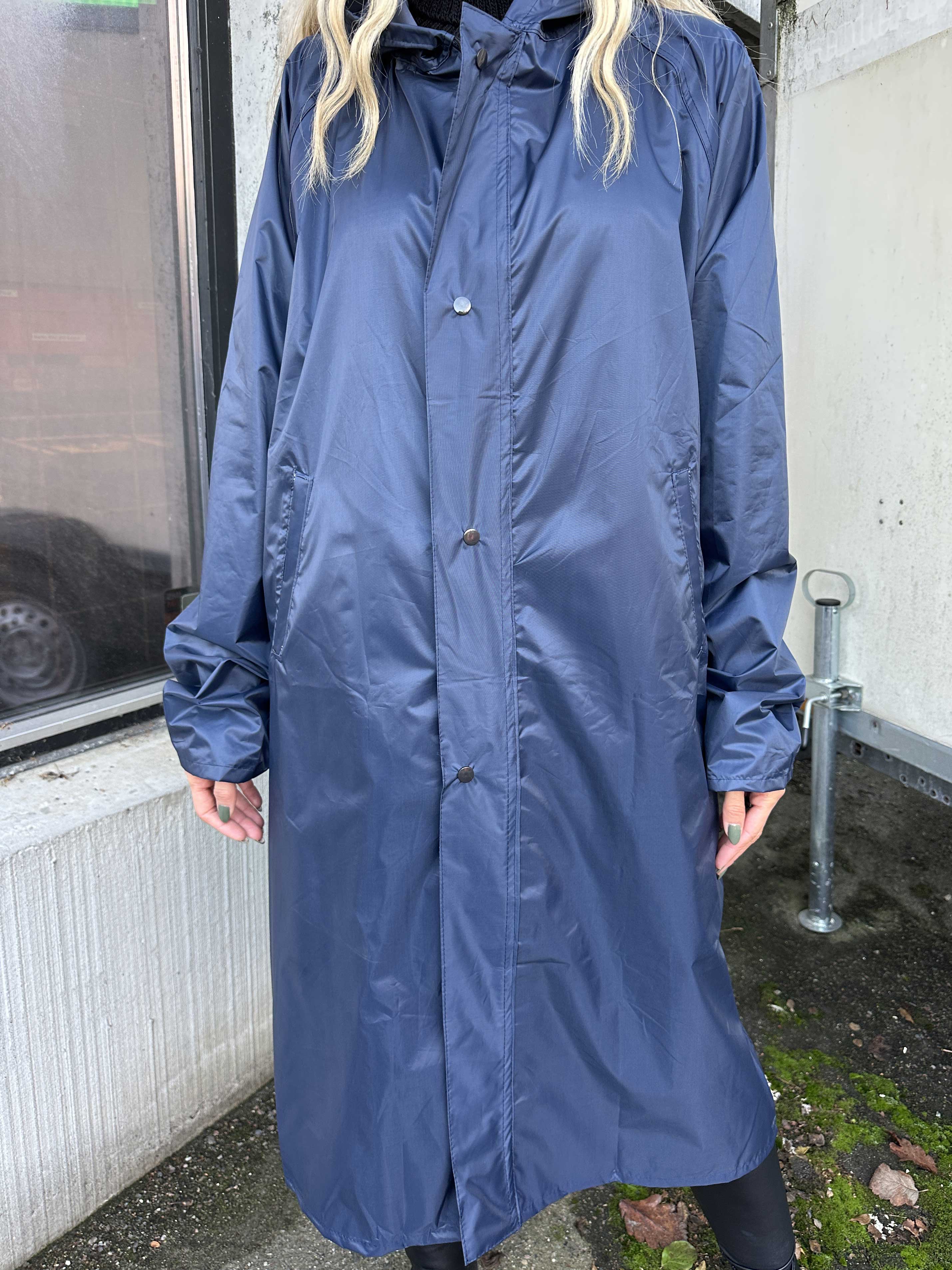 Reina - Regnjacka med huva