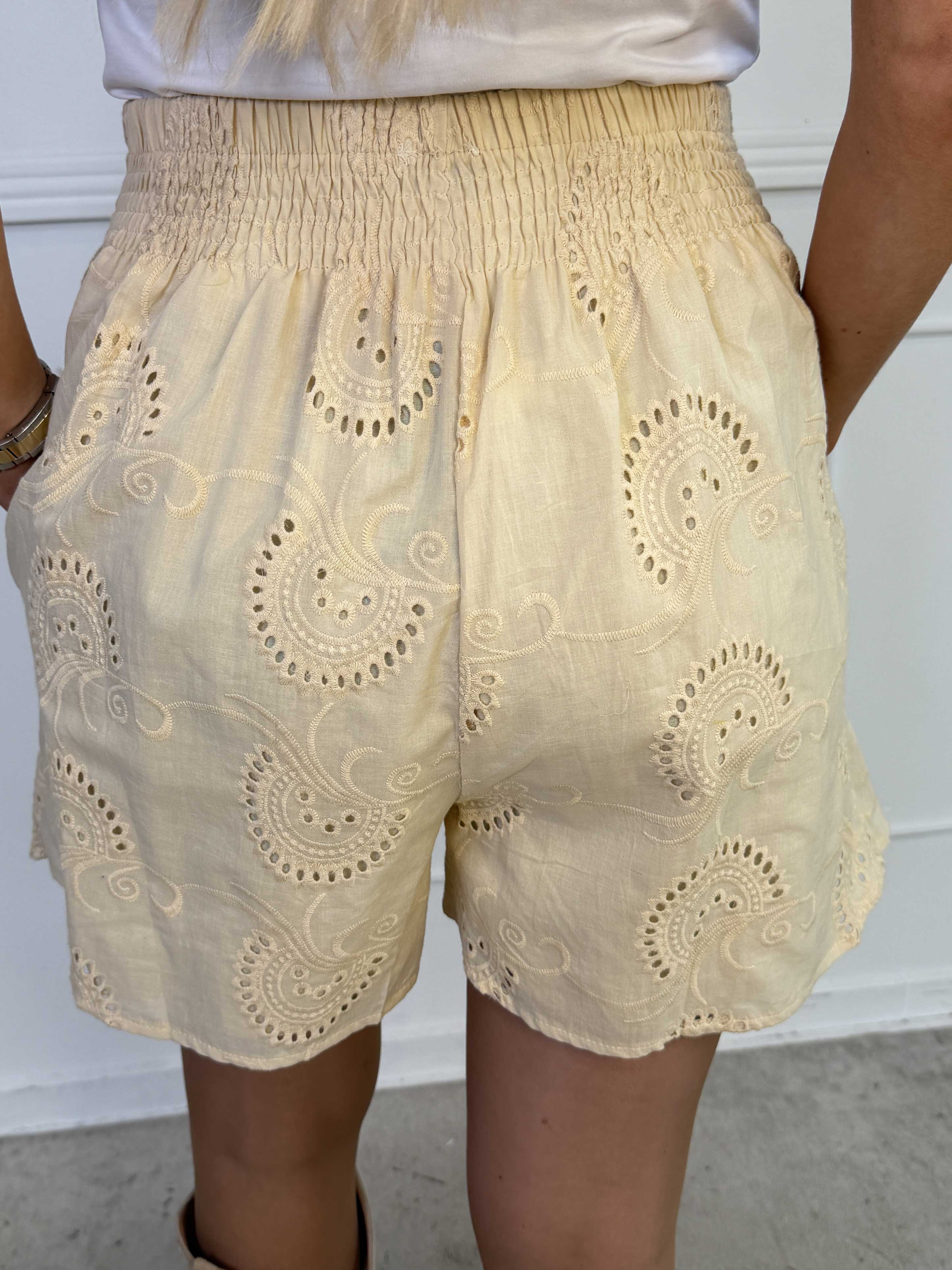 Pams Broderie Shorts - Højtaljede shorts i broderie anglaise