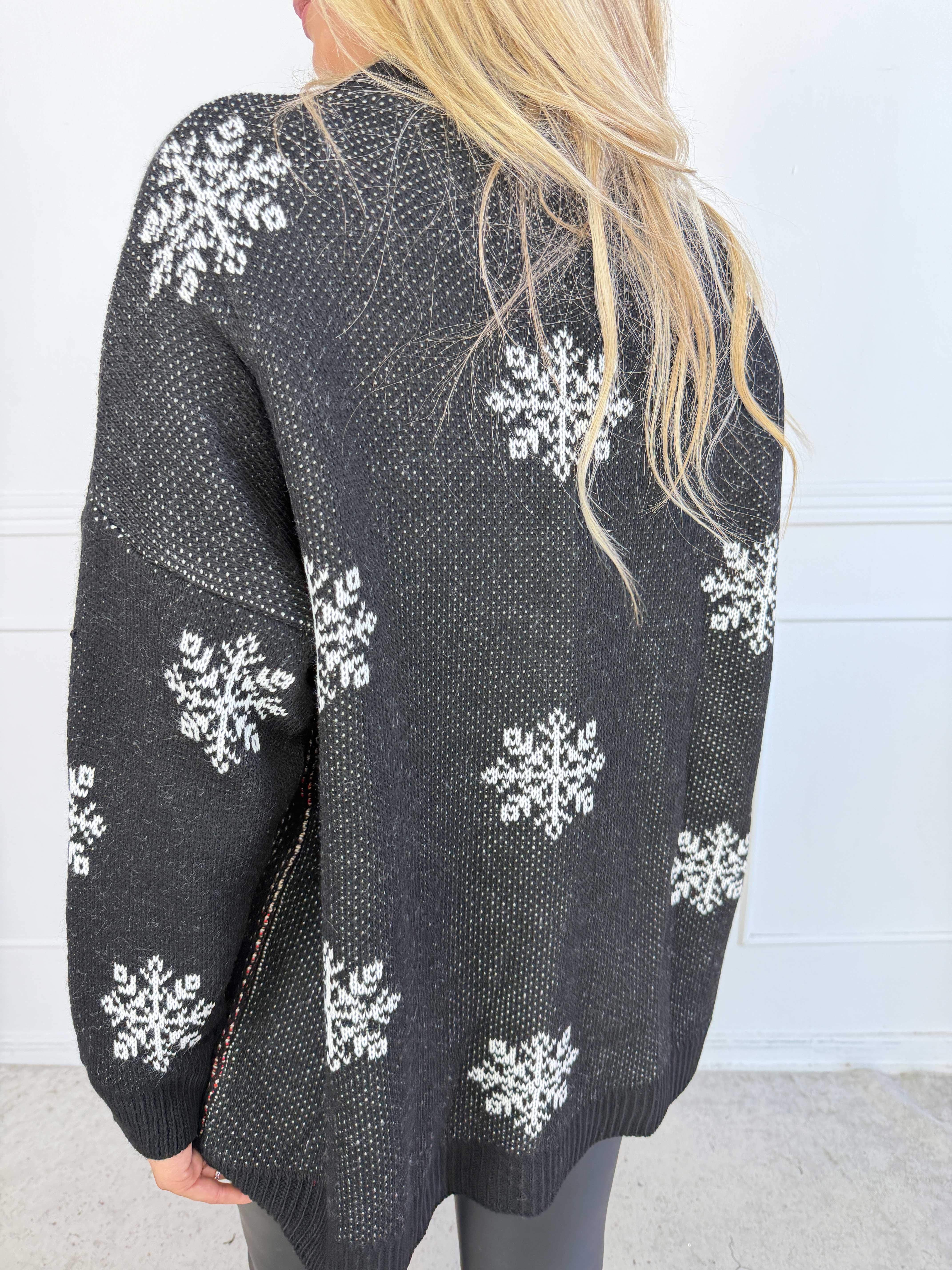 Hollybell - Härligt varm stickad jultröja i plus size med Rudolf och snöflingemotiv