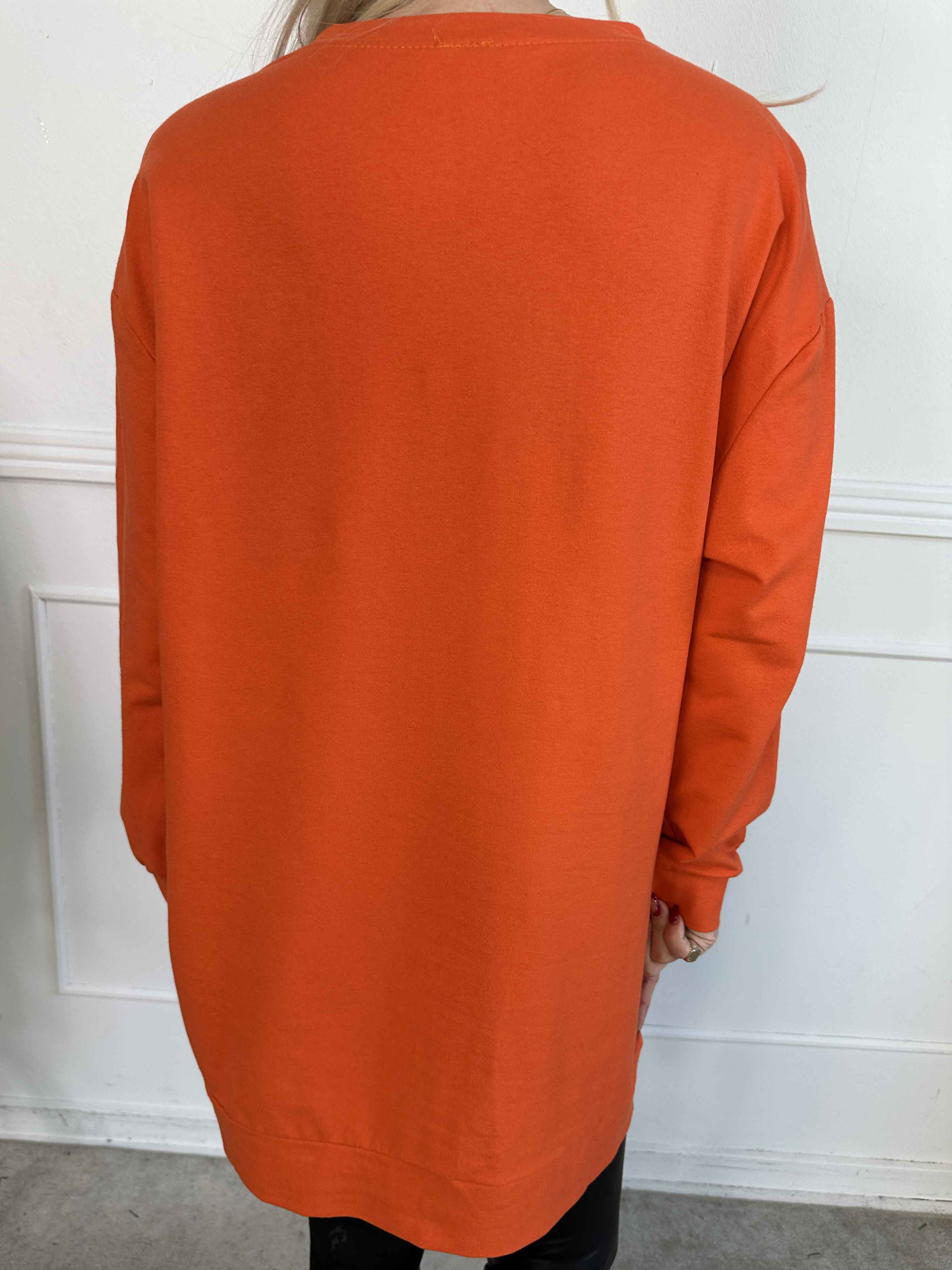 Claudine - Joggingklänning i bomull med texten COPENHAGEN