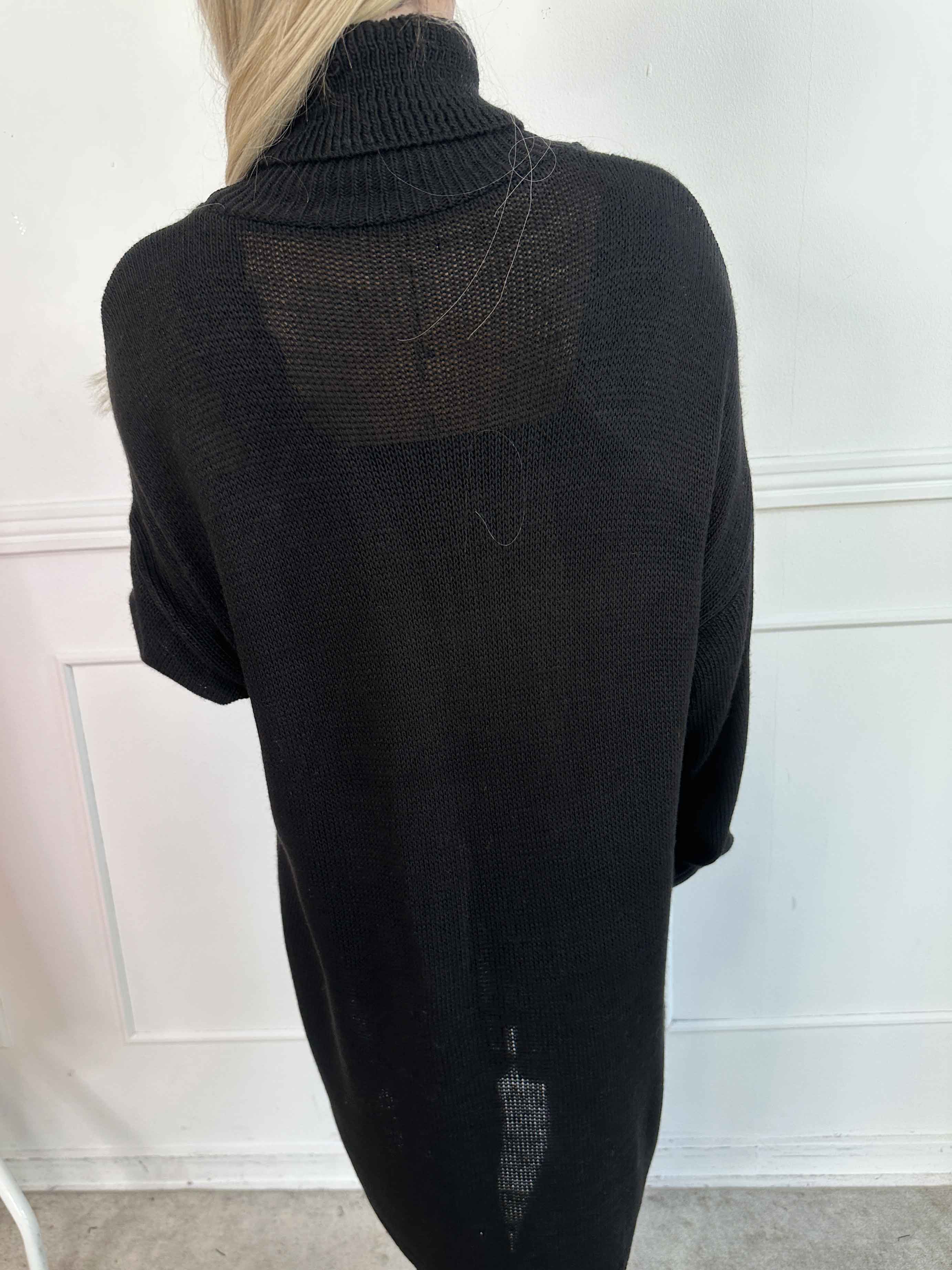 Vallie - Sød strikkjole med guldsløjfer og rullekrave