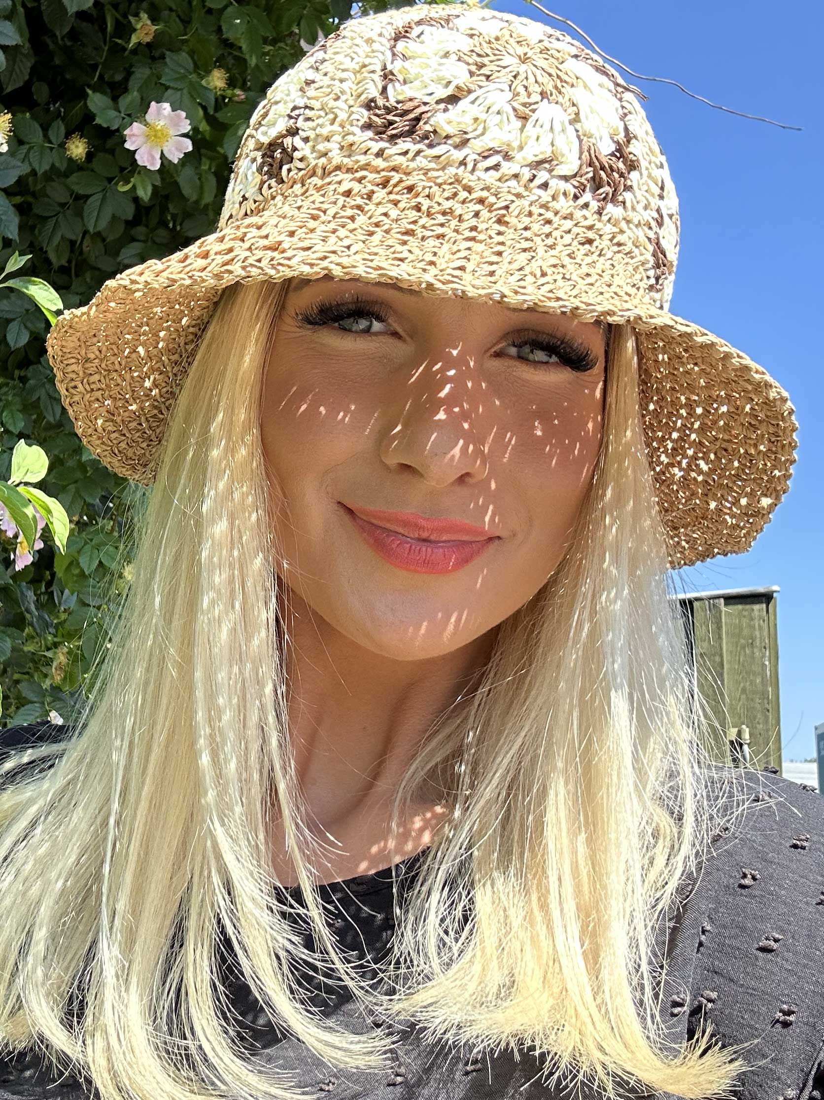 Sol - Söt sommarhatt med blommigt mönster