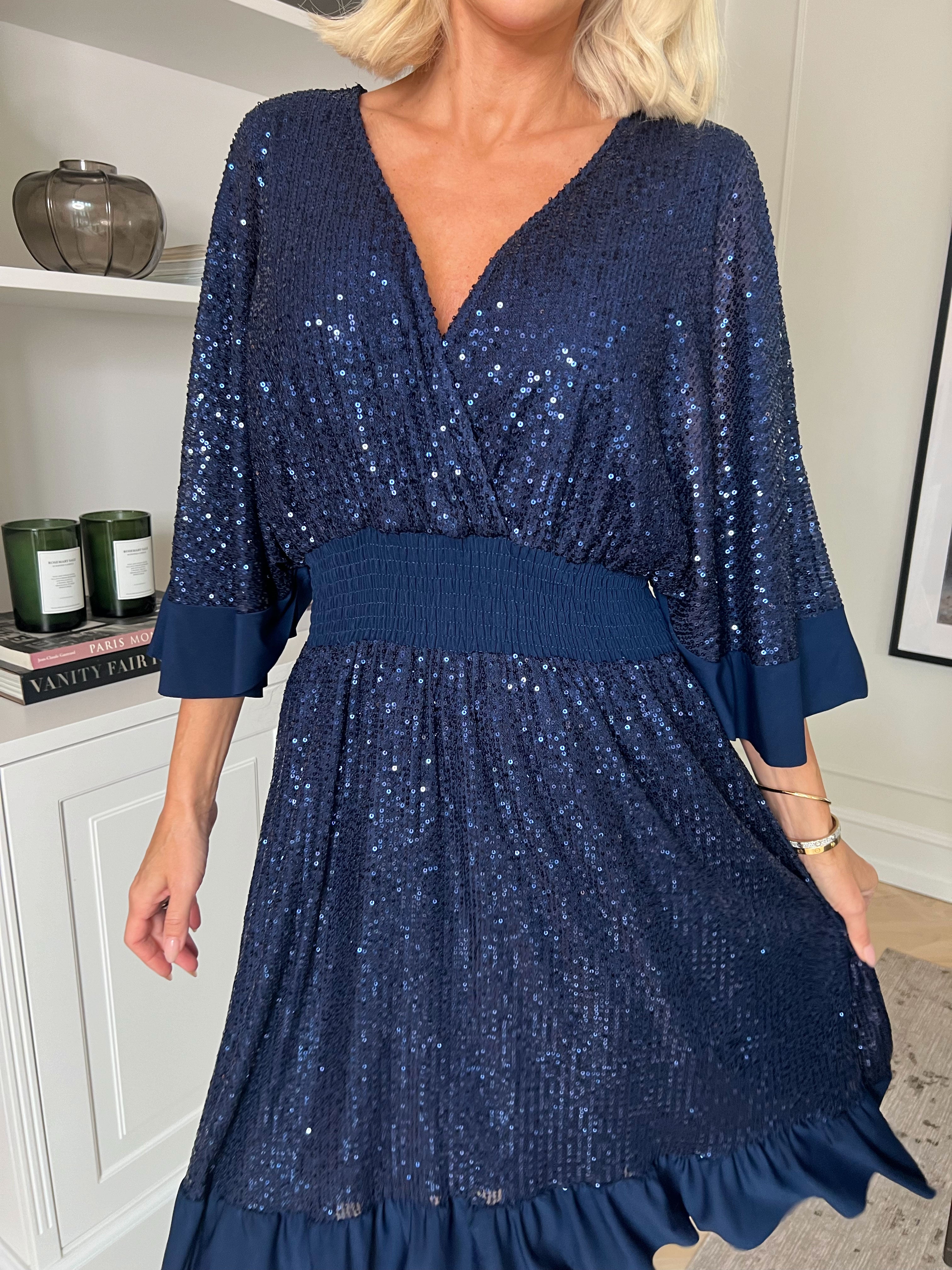 Pamela Glitter Short - Paljettklänning med volanger och smock