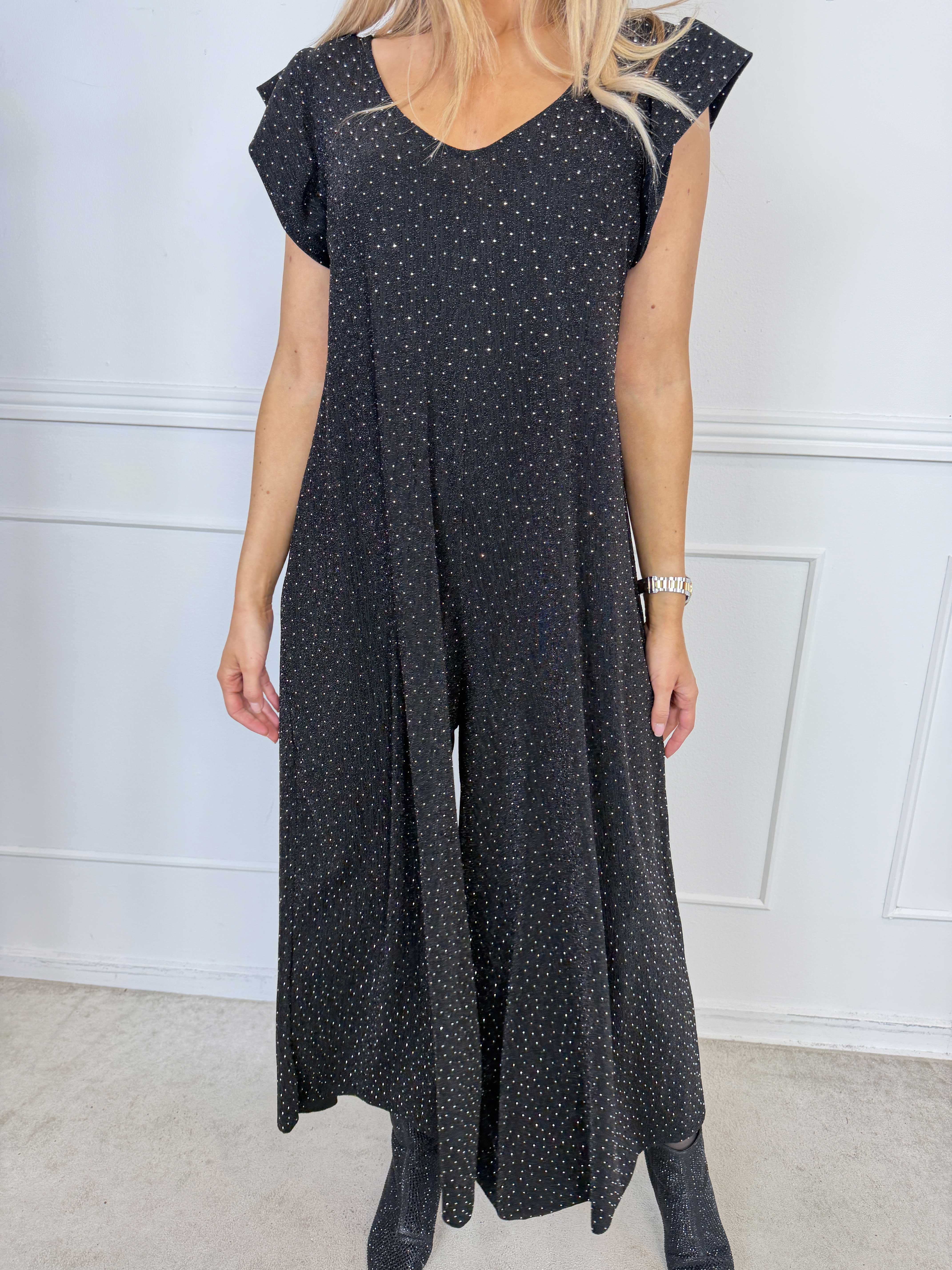Nicole - Jumpsuit med vida ben, glittrande trådar, fina strass och söta volangärmar