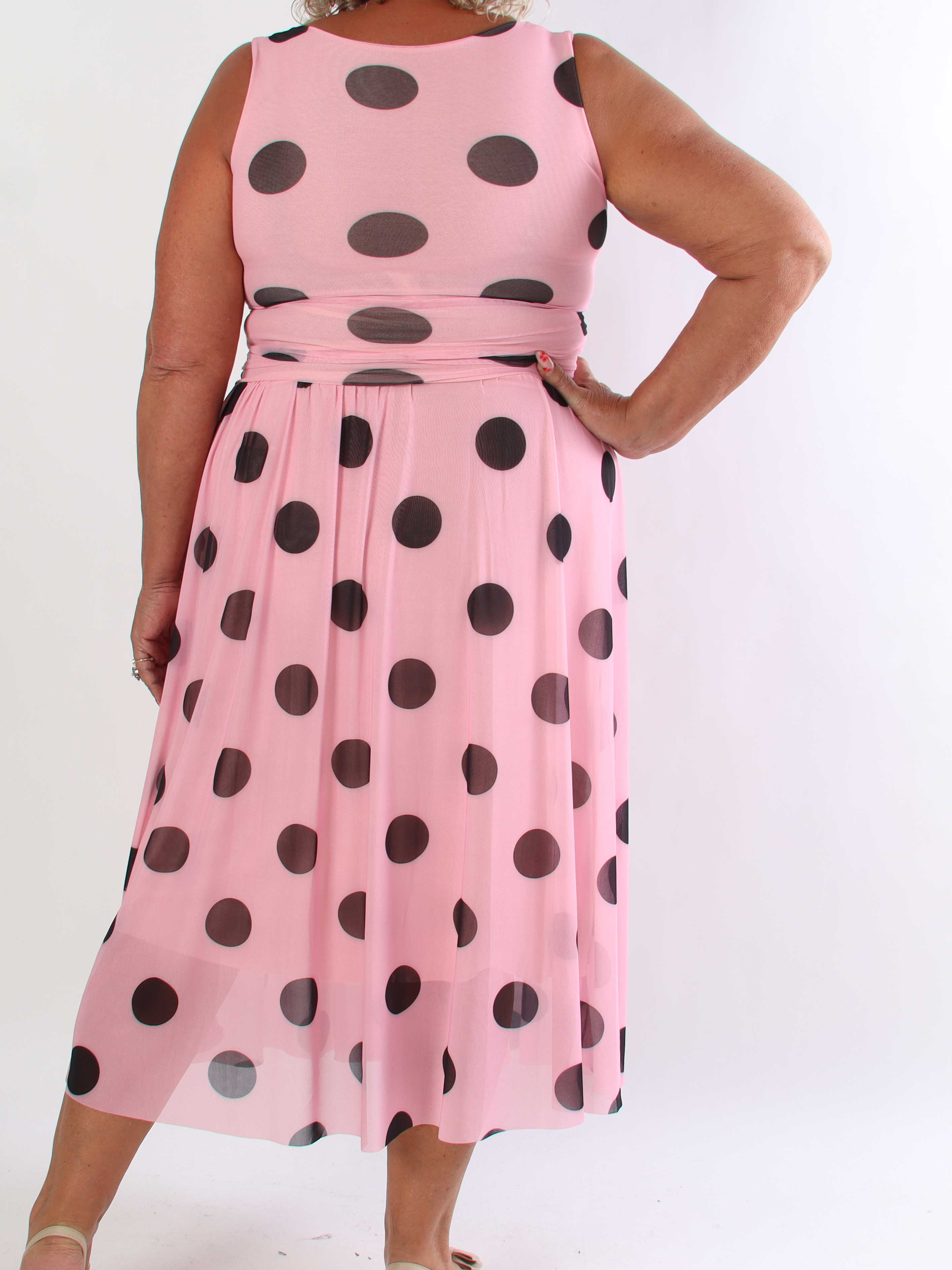 Hallie – Elegant, stretchig plus size klänning i prickig mesh