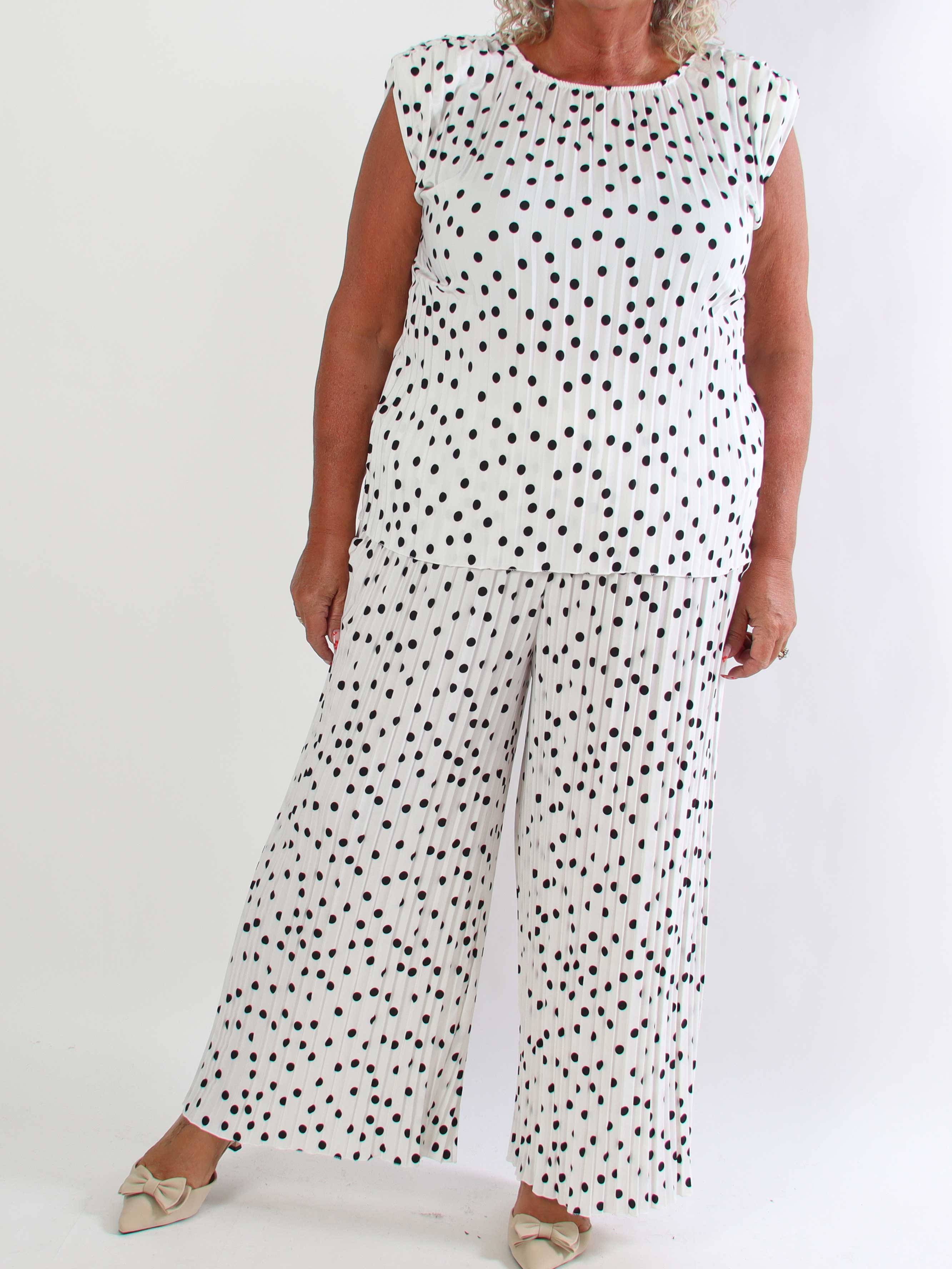 Zina – Elegant plus size set med prickar och veckad design