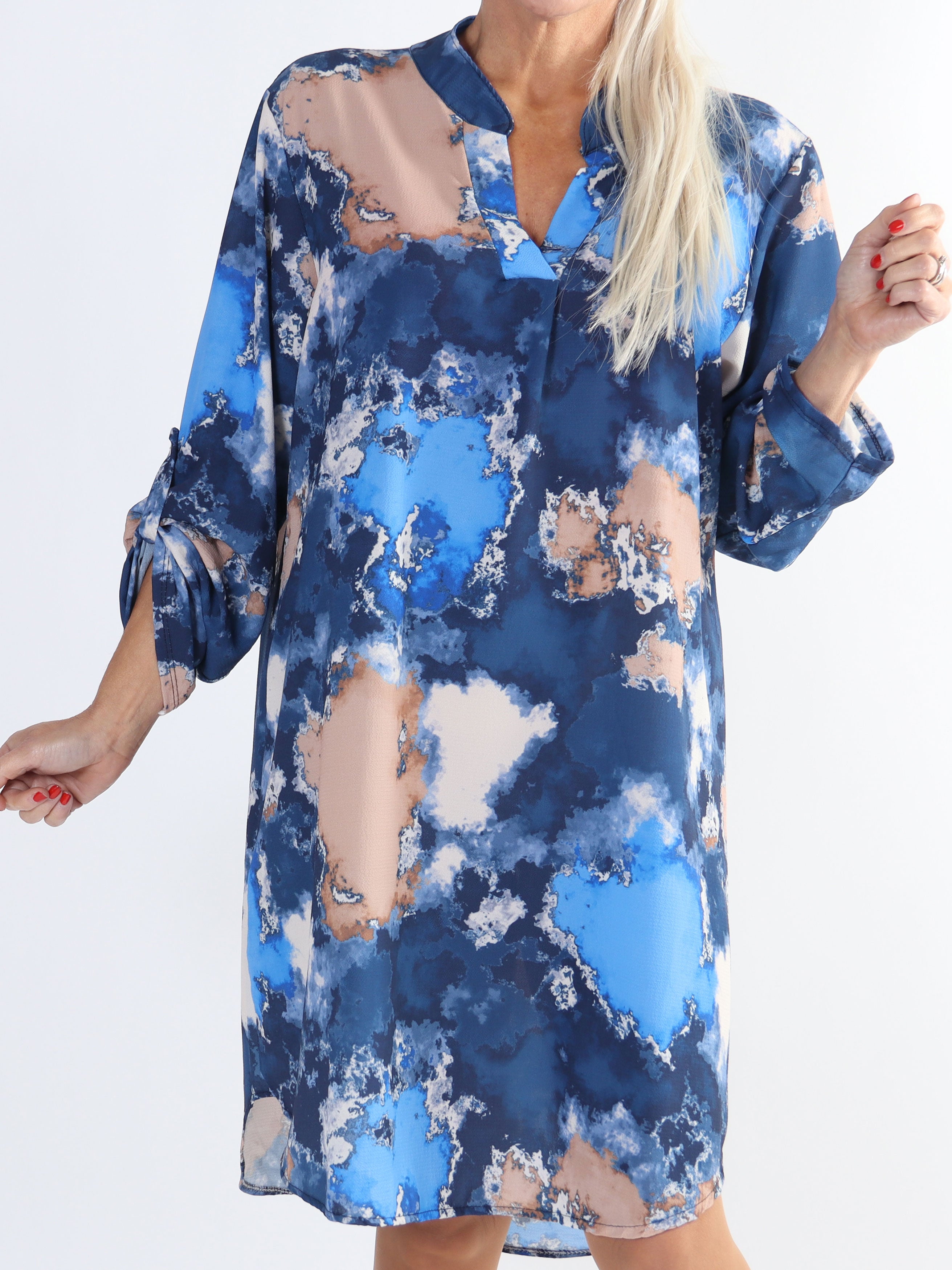 Vanesa Dress Batik - Lätt och luftig plus size klänning i batikmönster