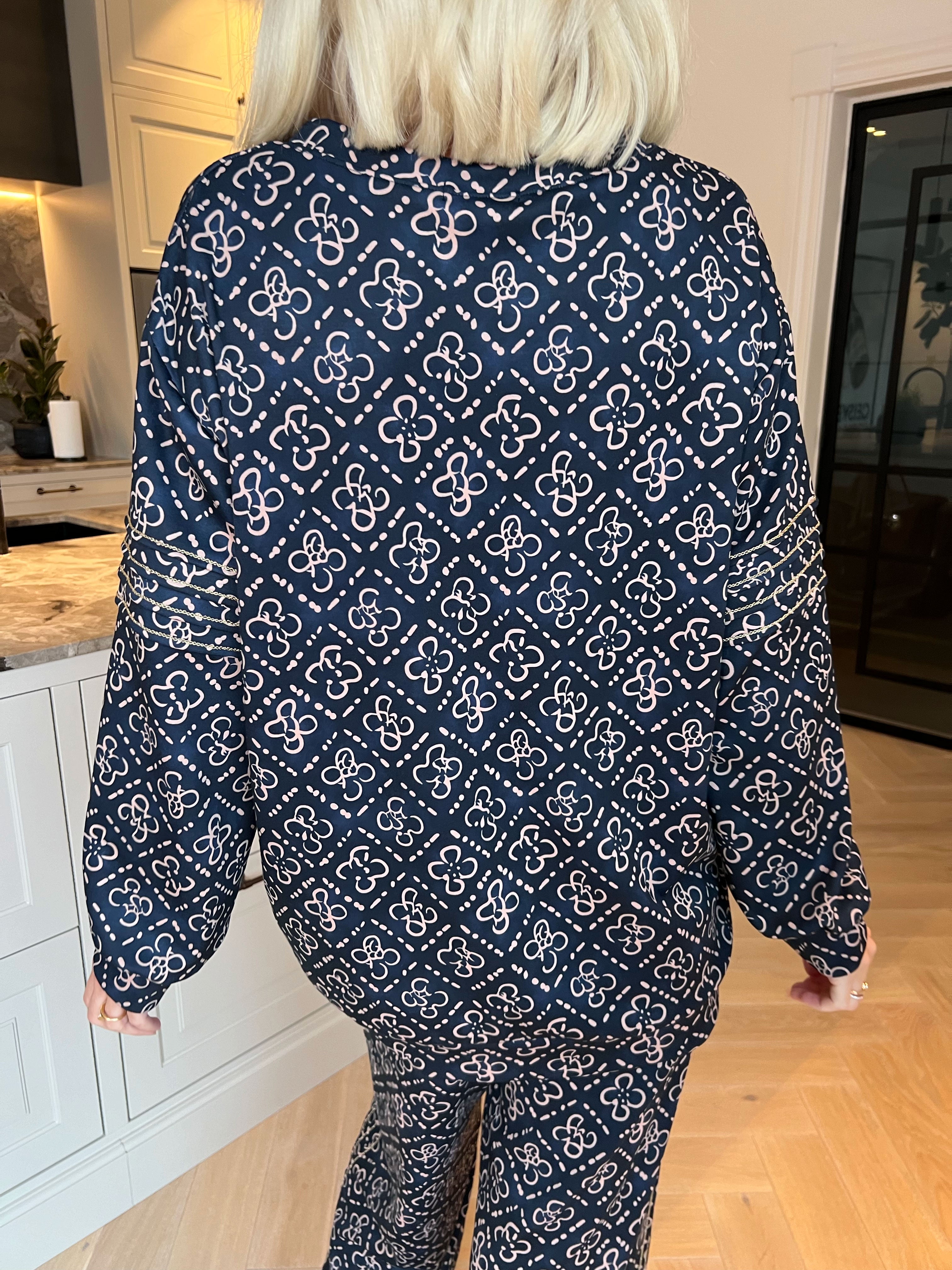 Dream Pattern - Plus size träningsoverall i viskos med trendigt mönster och gulddetaljer