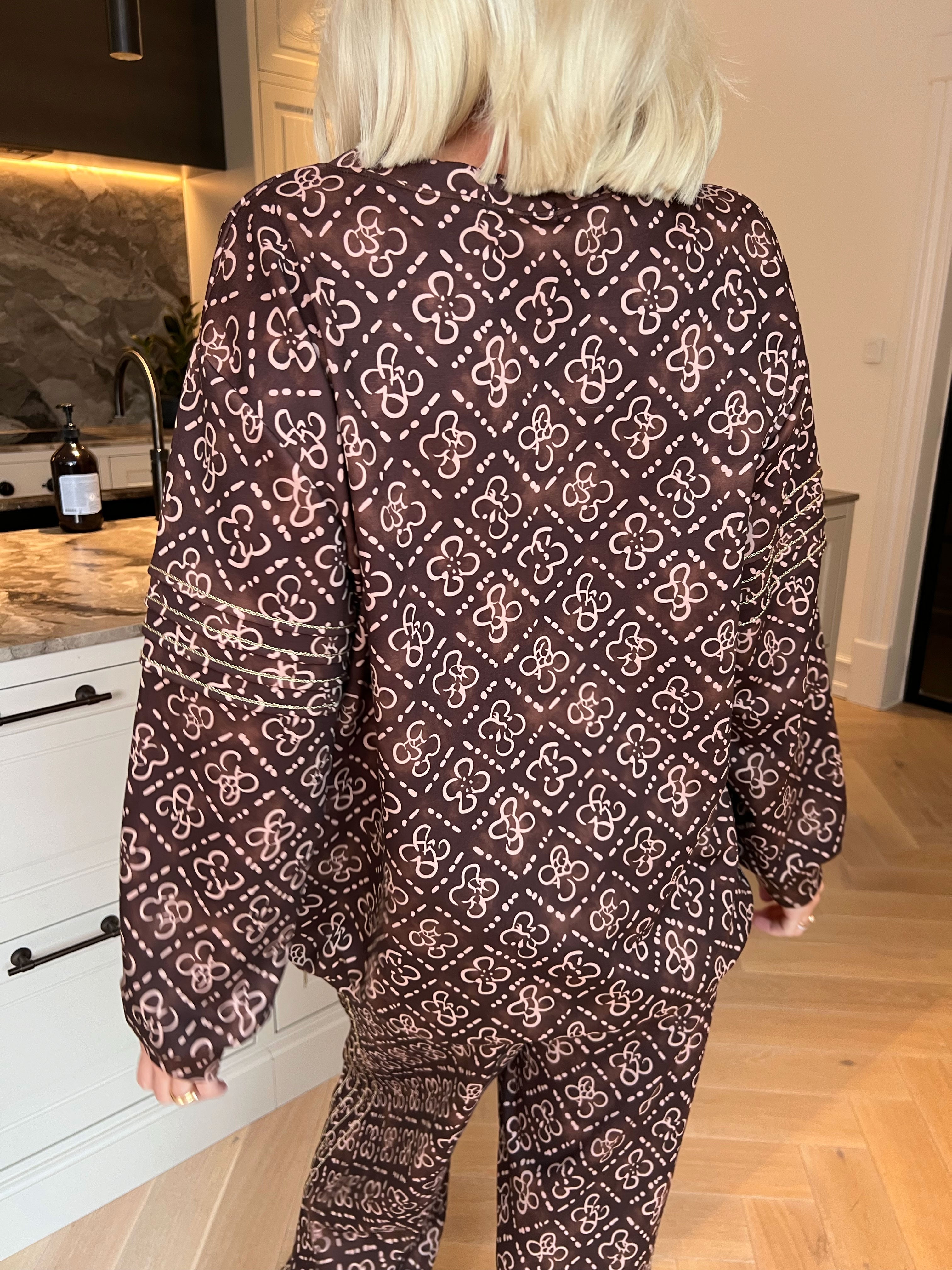 Dream Pattern - Träningsoverall i viskos med trendigt mönster, gulddetaljer och ribbade kanter