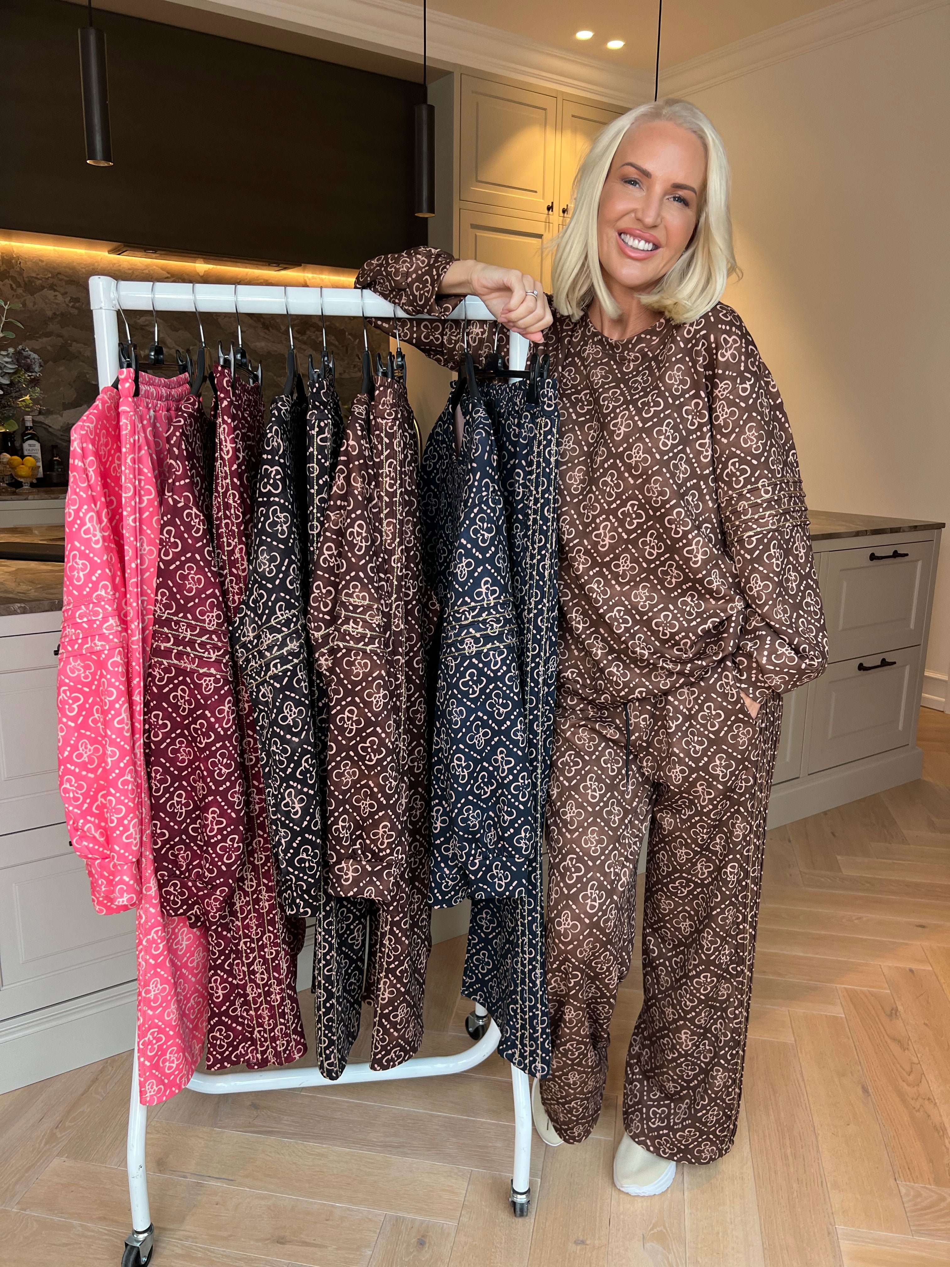 Dream Pattern - Träningsoverall i viskos med trendigt mönster, gulddetaljer och ribbade kanter