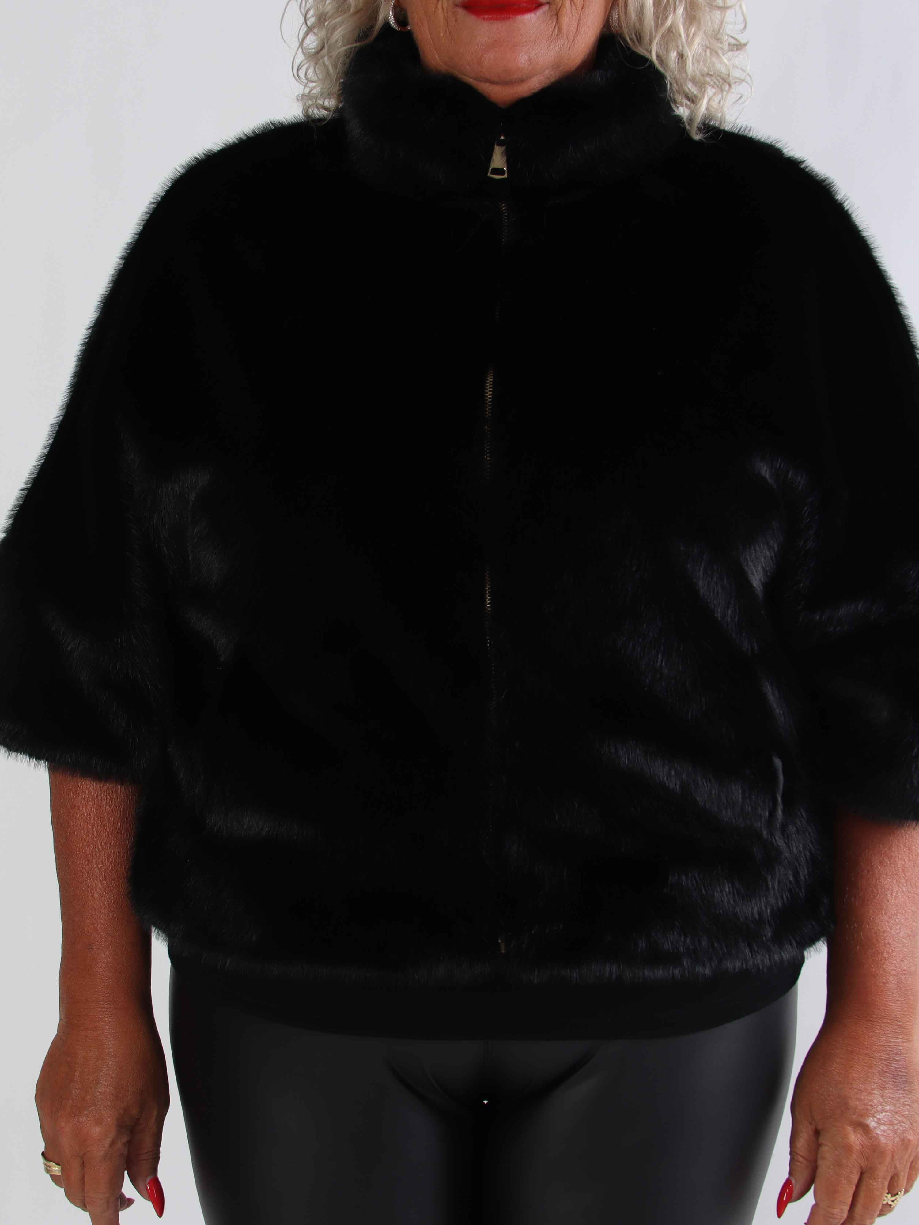 Torrey - Elegant plus size fuskpälsjacka i ljusbeige med 3/4 ärmar