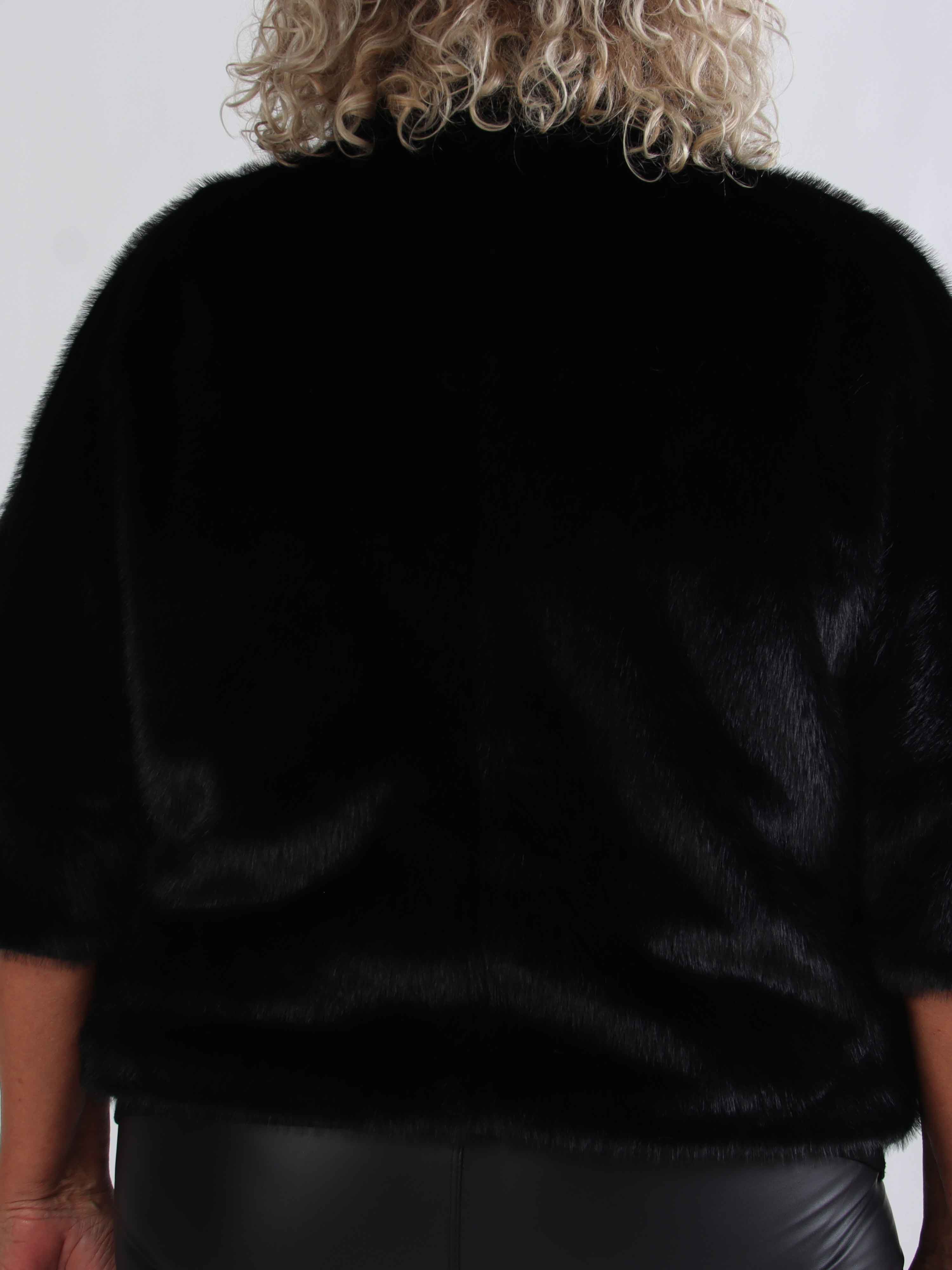 Torrey - Elegant plus size fuskpälsjacka i ljusbeige med 3/4 ärmar