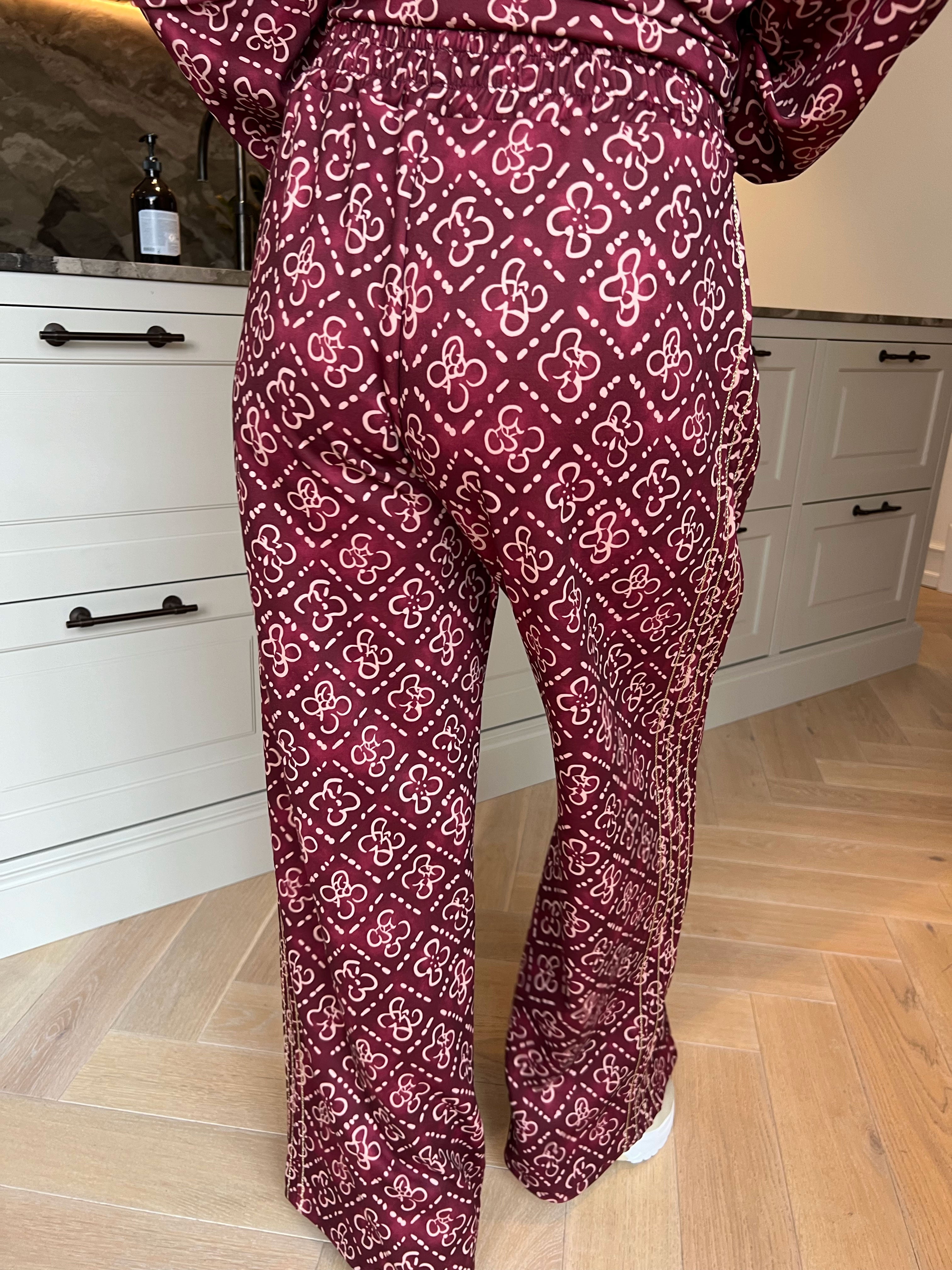 Dream Pattern - Träningsoverall i viskos med trendigt mönster, gulddetaljer och ribbade kanter