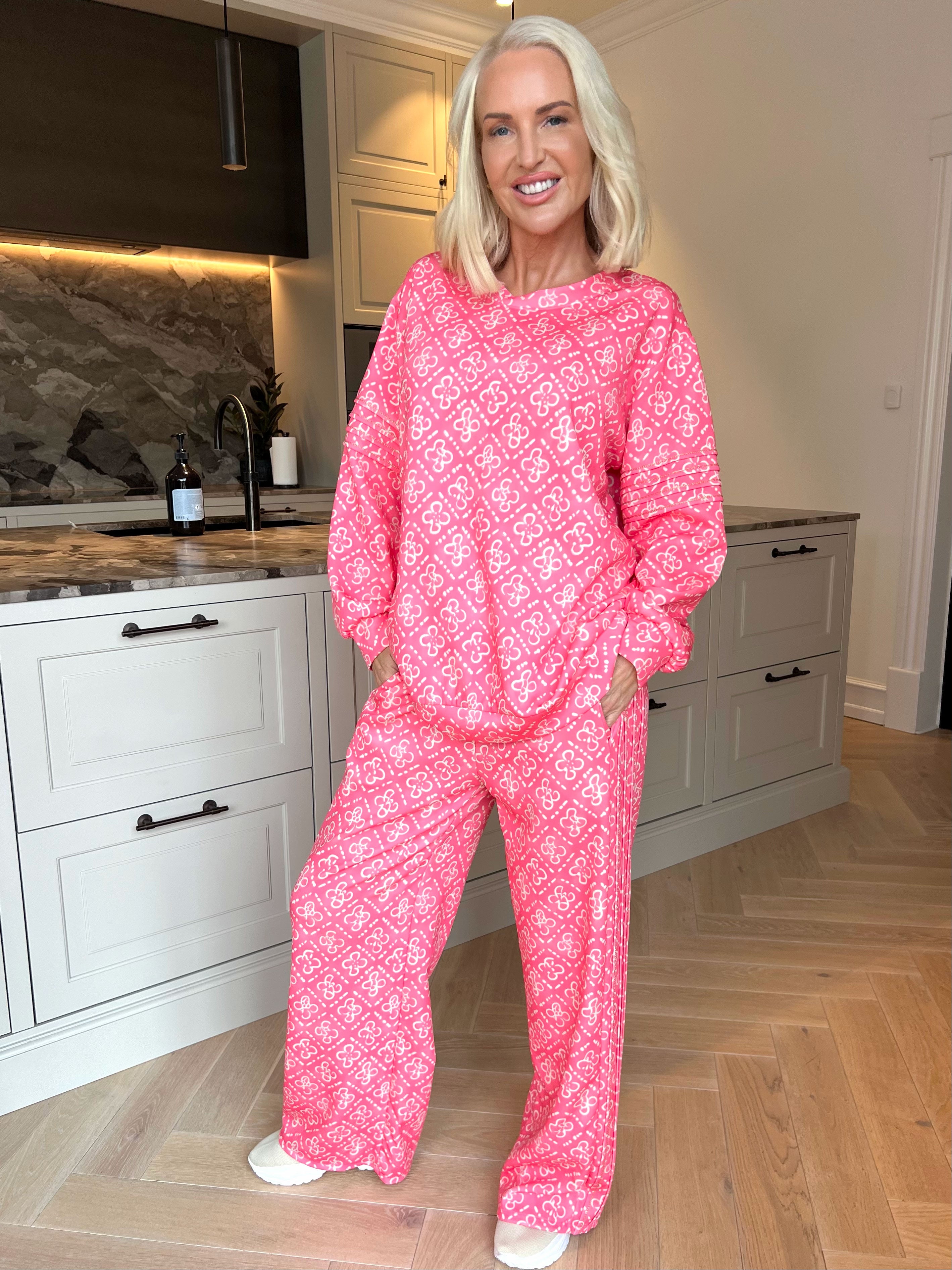 Dream Pattern - Träningsoverall i viskos med trendigt mönster, gulddetaljer och ribbade kanter