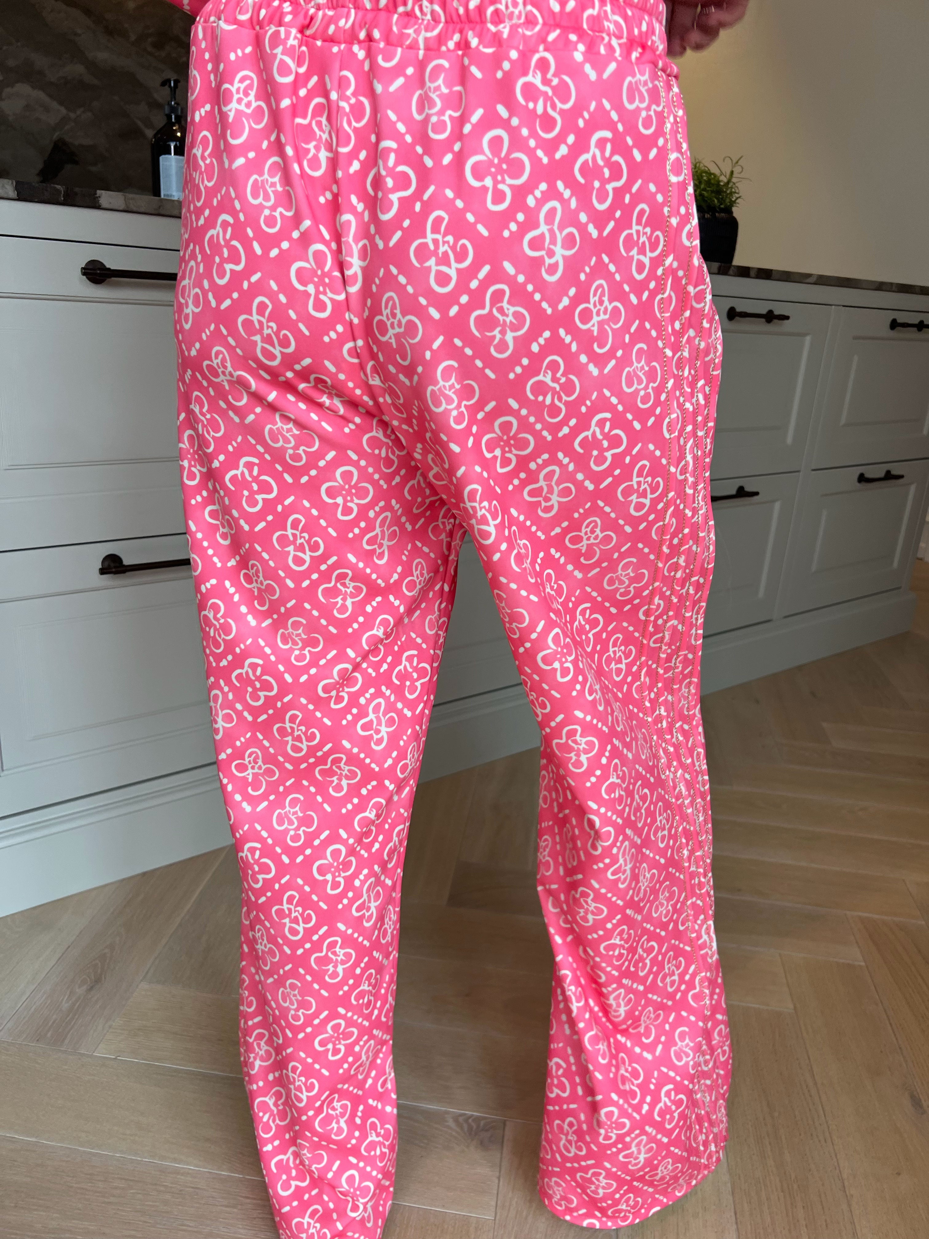 Dream Pattern - Plus size träningsoverall i viskos med trendigt mönster och gulddetaljer