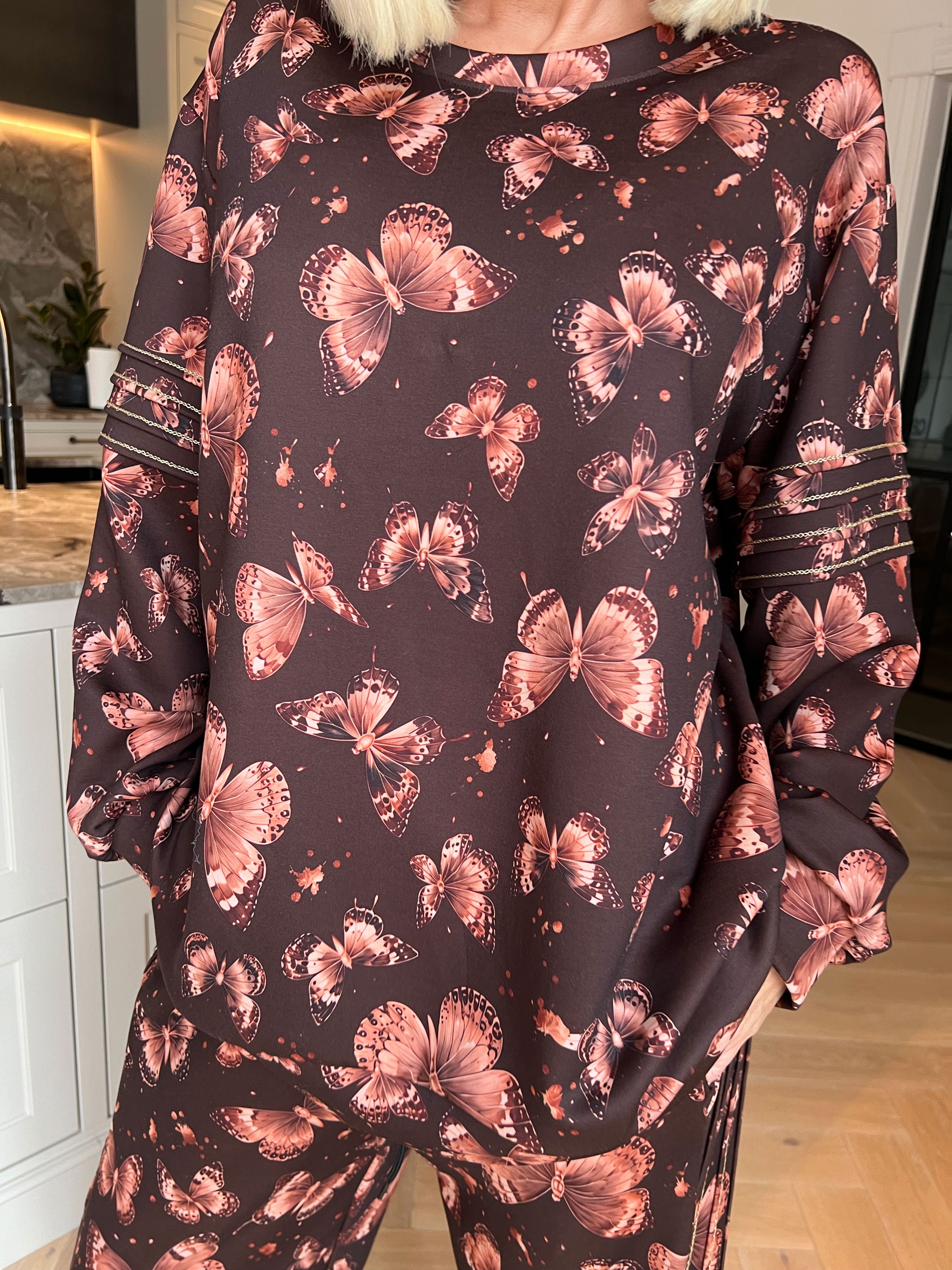 Dream Butterfly - Joggingställ i viskos med fjärilsmönster, gulddetaljer och ribbade kanter