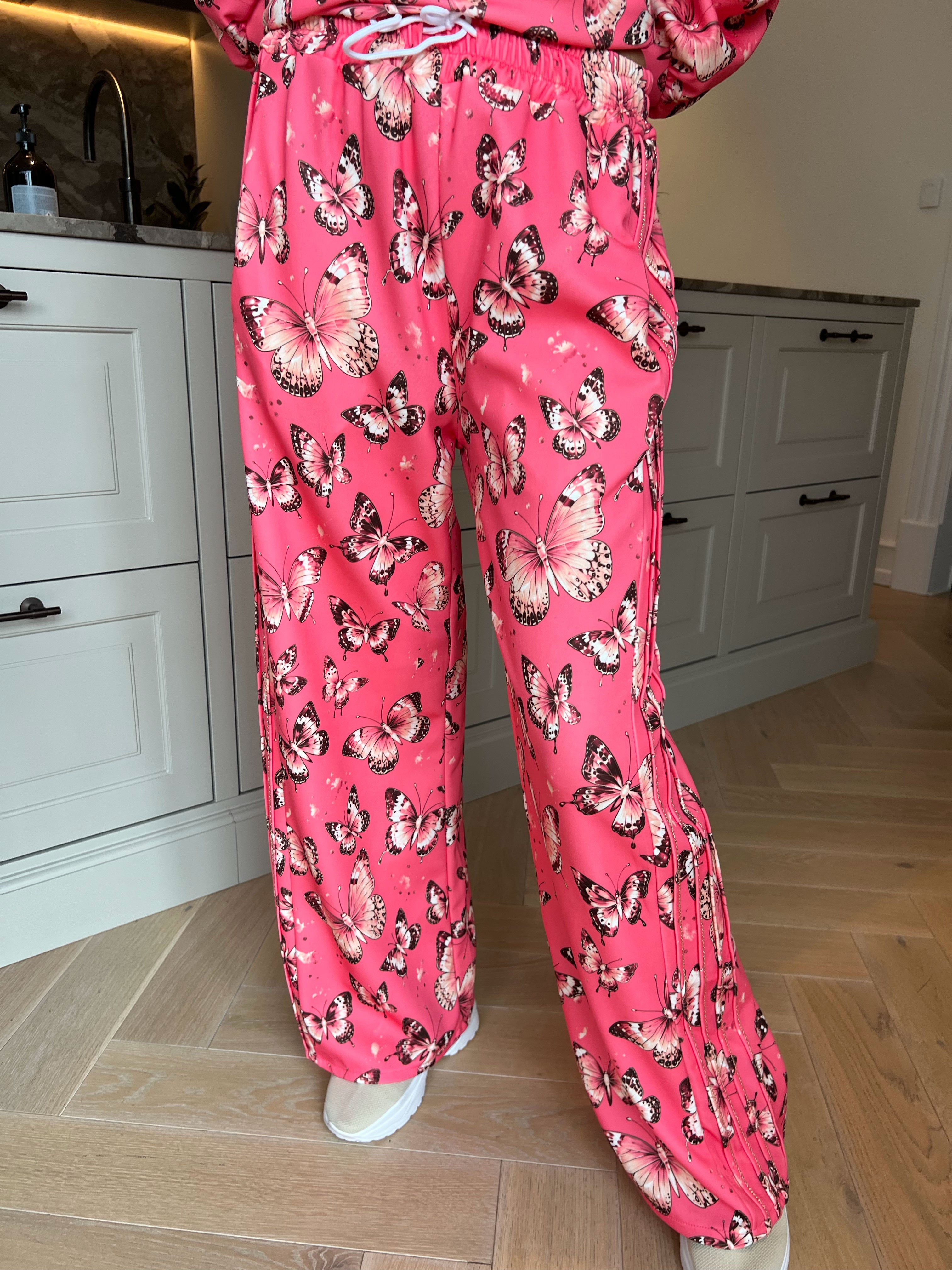 Dream Butterfly - Joggingställ i viskos med fjärilsmönster, gulddetaljer och ribbade kanter
