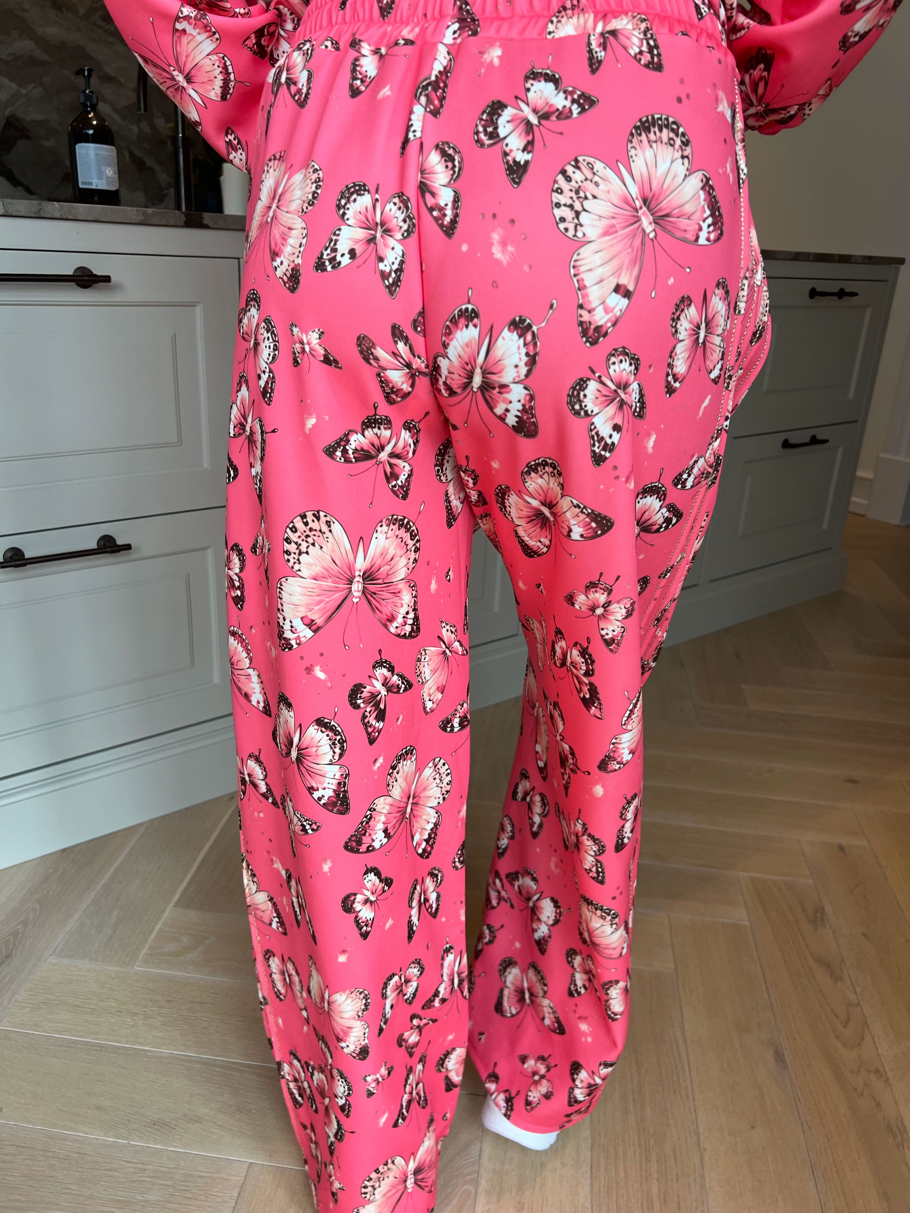 Dream Butterfly - Plus size joggingställ i viskos med fjärilsmönster och gulddetaljer