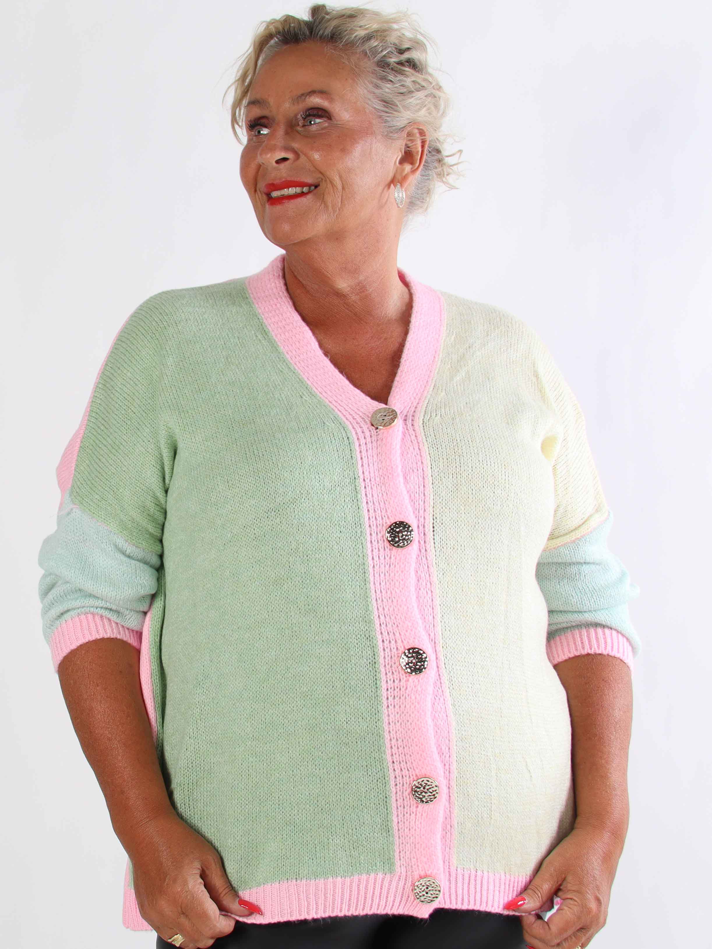 Hebe - Flerfärgad stickad kofta i plus size med guldknappar