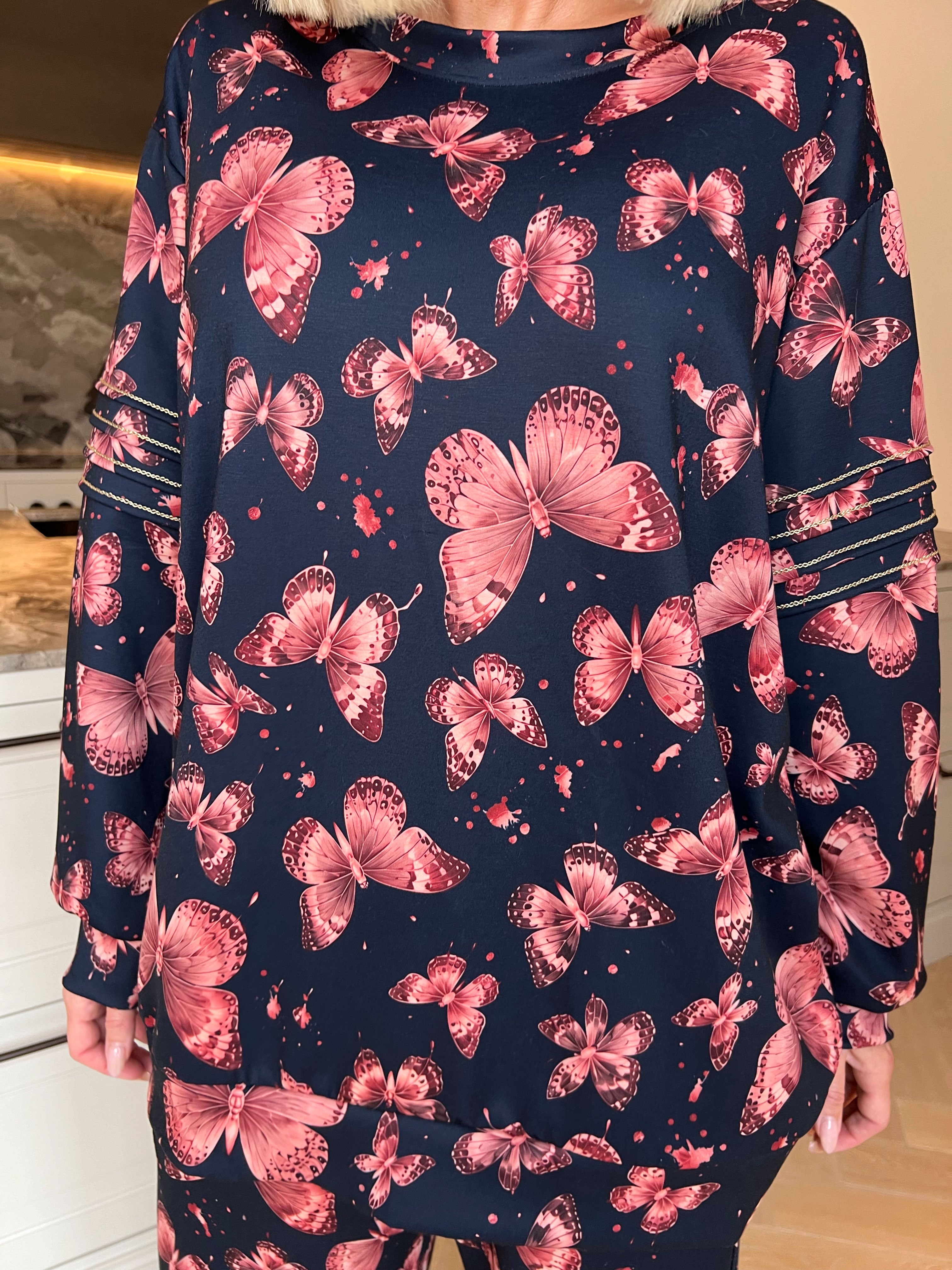 Dream Butterfly - Plus size joggingställ i viskos med fjärilsmönster och gulddetaljer