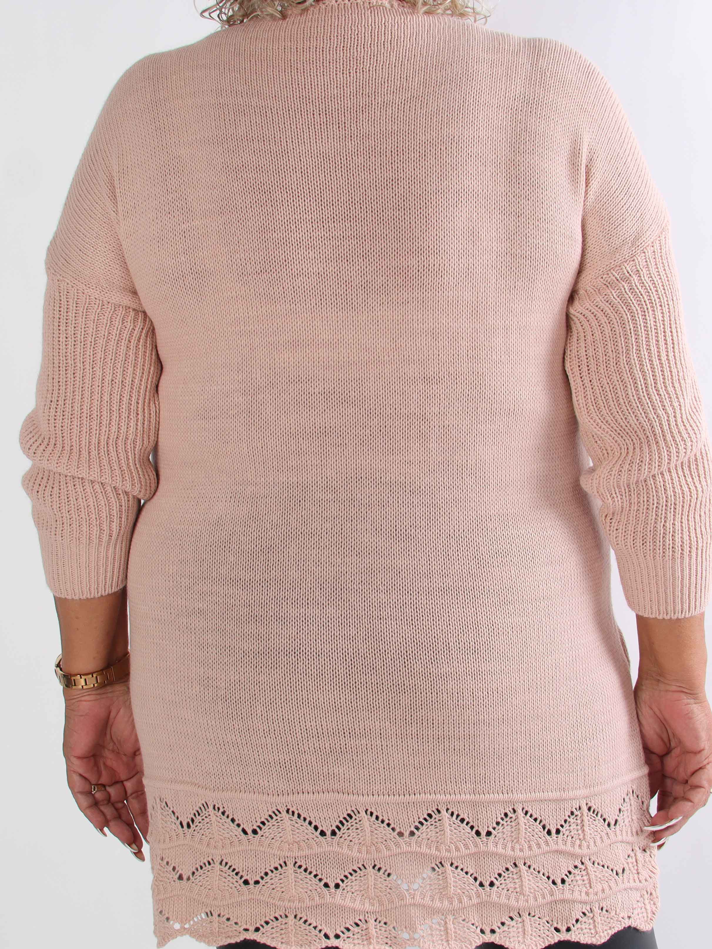 Rebeca Gold - Stickad plus size blus med VOGUE och mönster nedtill