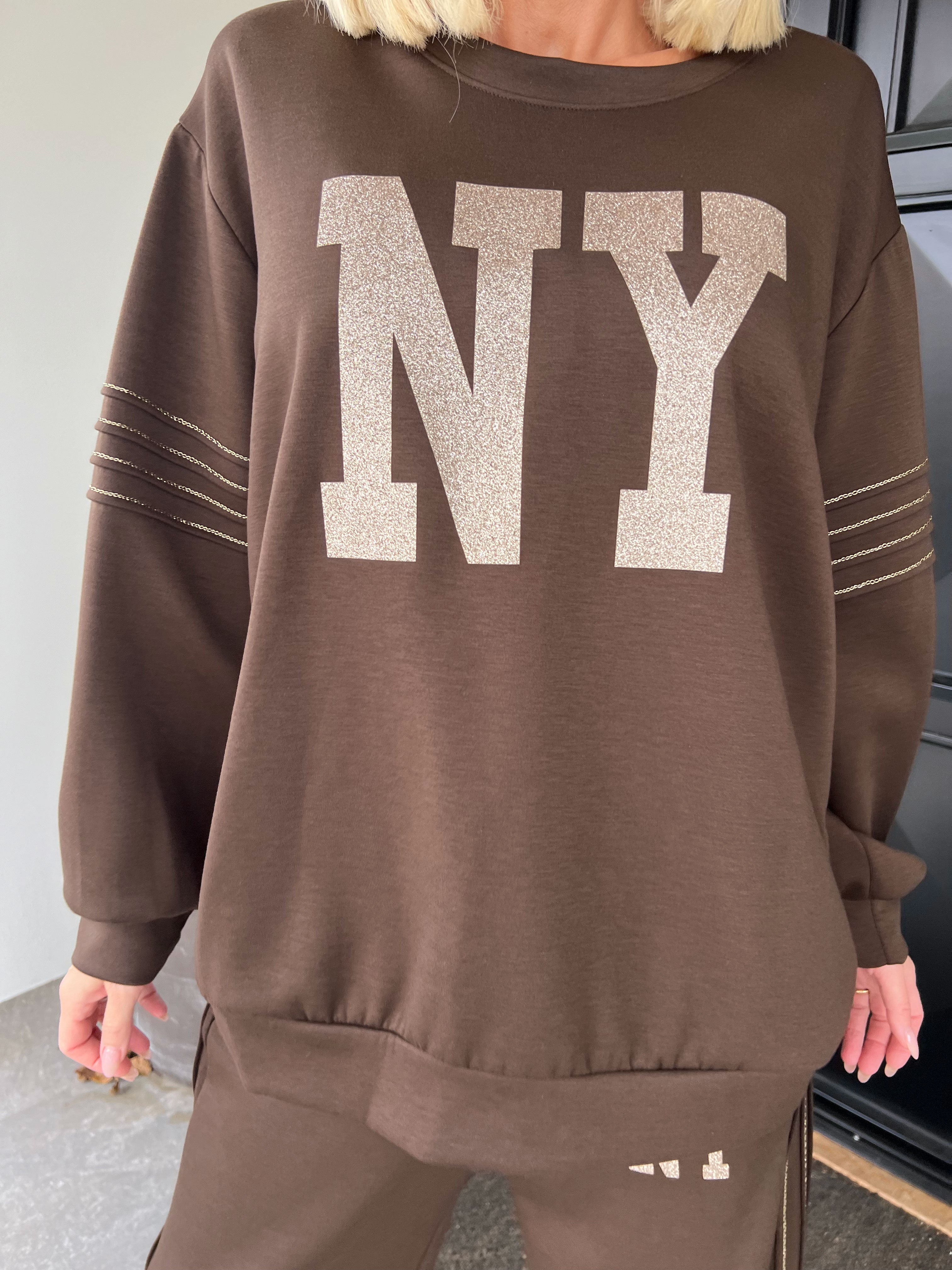 Dream NY – Plus size träningsoverall i viskos med glittrig ”NEW YORK”-text på framsidan