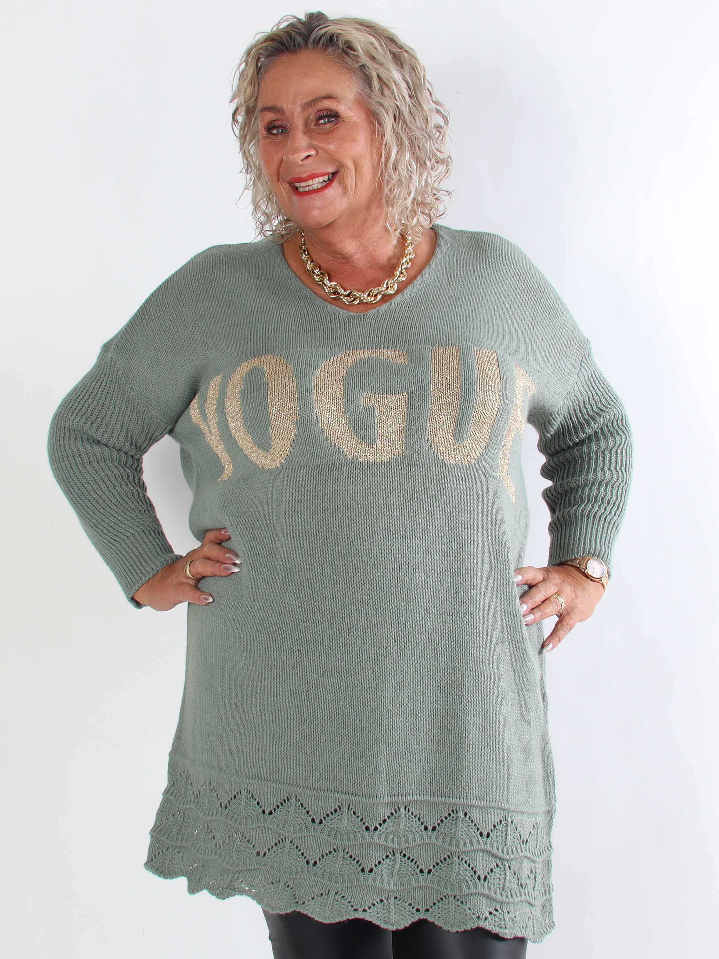 Rebeca Gold - Stickad plus size blus med VOGUE och mönster nedtill
