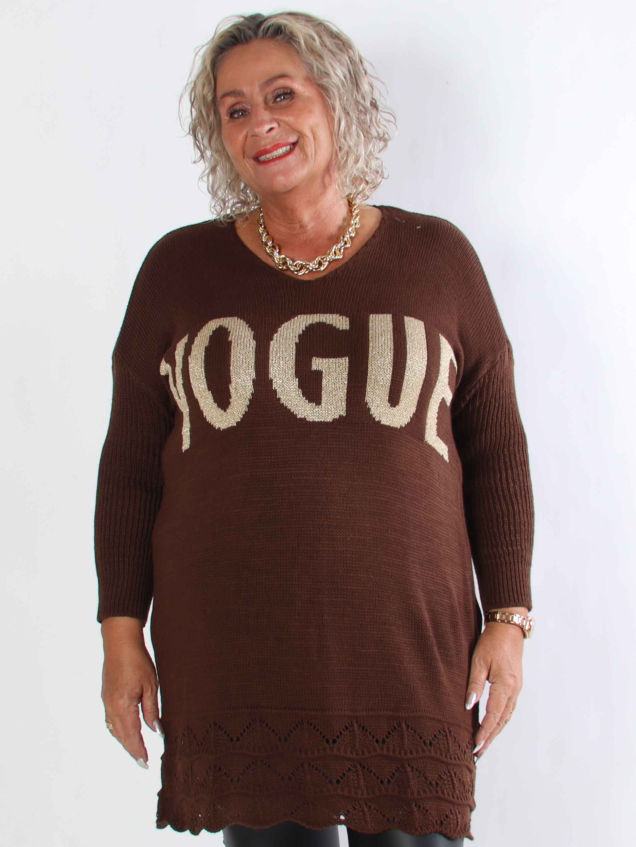 Rebeca Gold - Stickad plus size blus med VOGUE och mönster nedtill