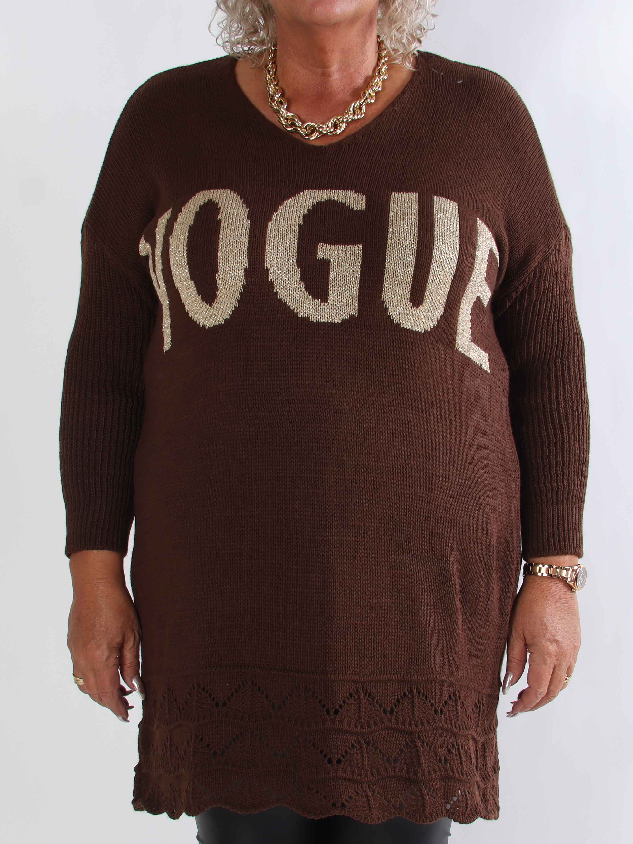 Rebeca Gold - Stickad plus size blus med VOGUE och mönster nedtill