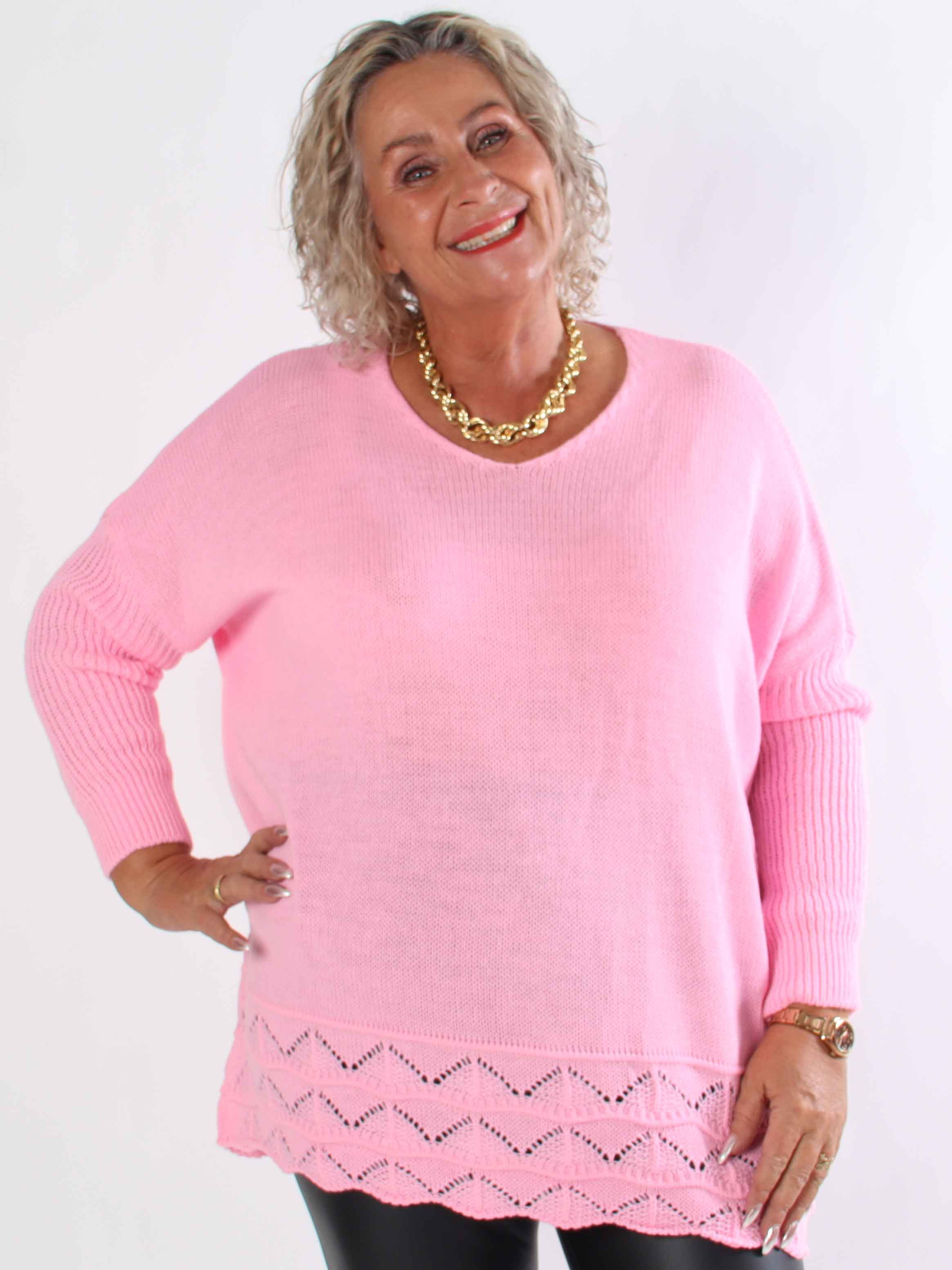 Rebeca - Enfärgad stickad plus size blus med mönster nedtill