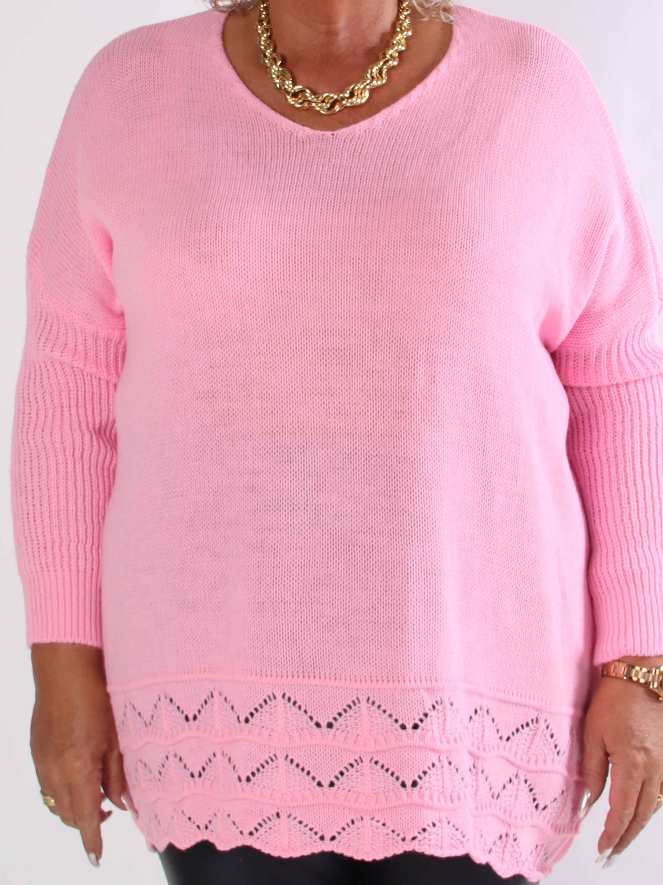 Rebeca - Enfärgad stickad plus size blus med mönster nedtill