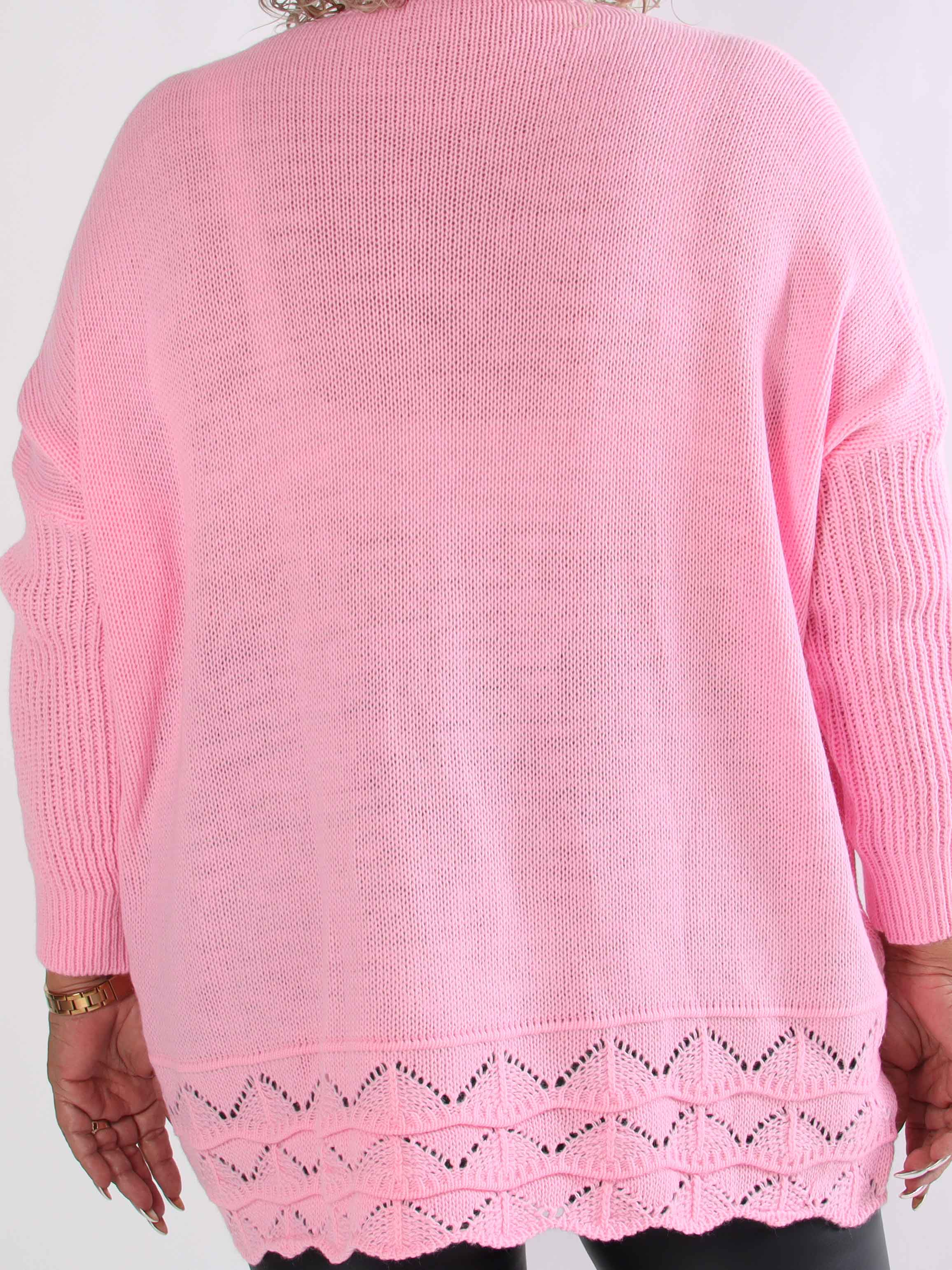 Rebeca - Enfärgad stickad plus size blus med mönster nedtill