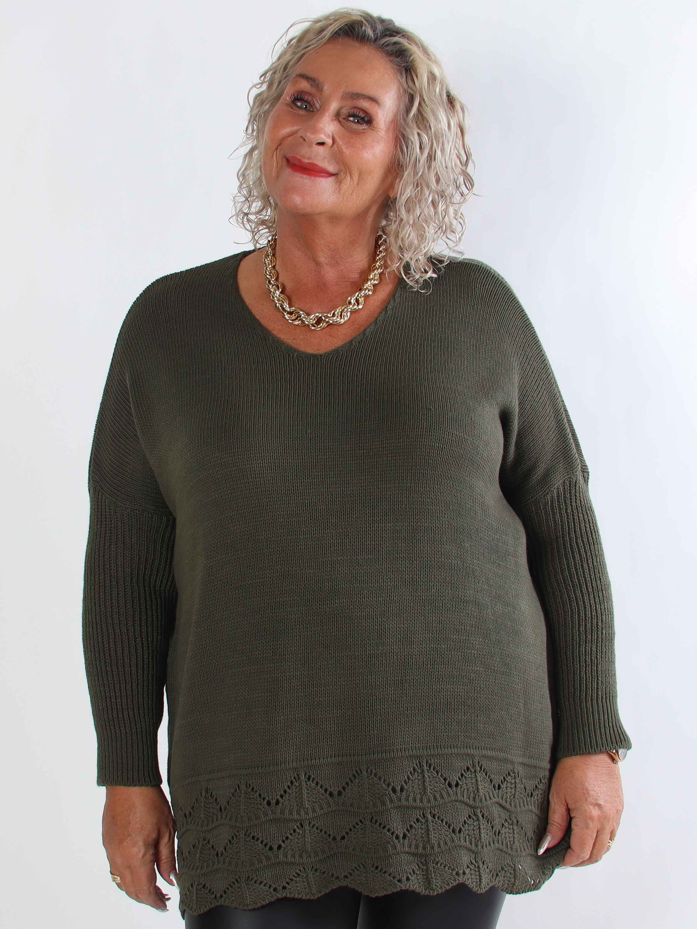 Rebeca - Enfärgad stickad plus size blus med mönster nedtill