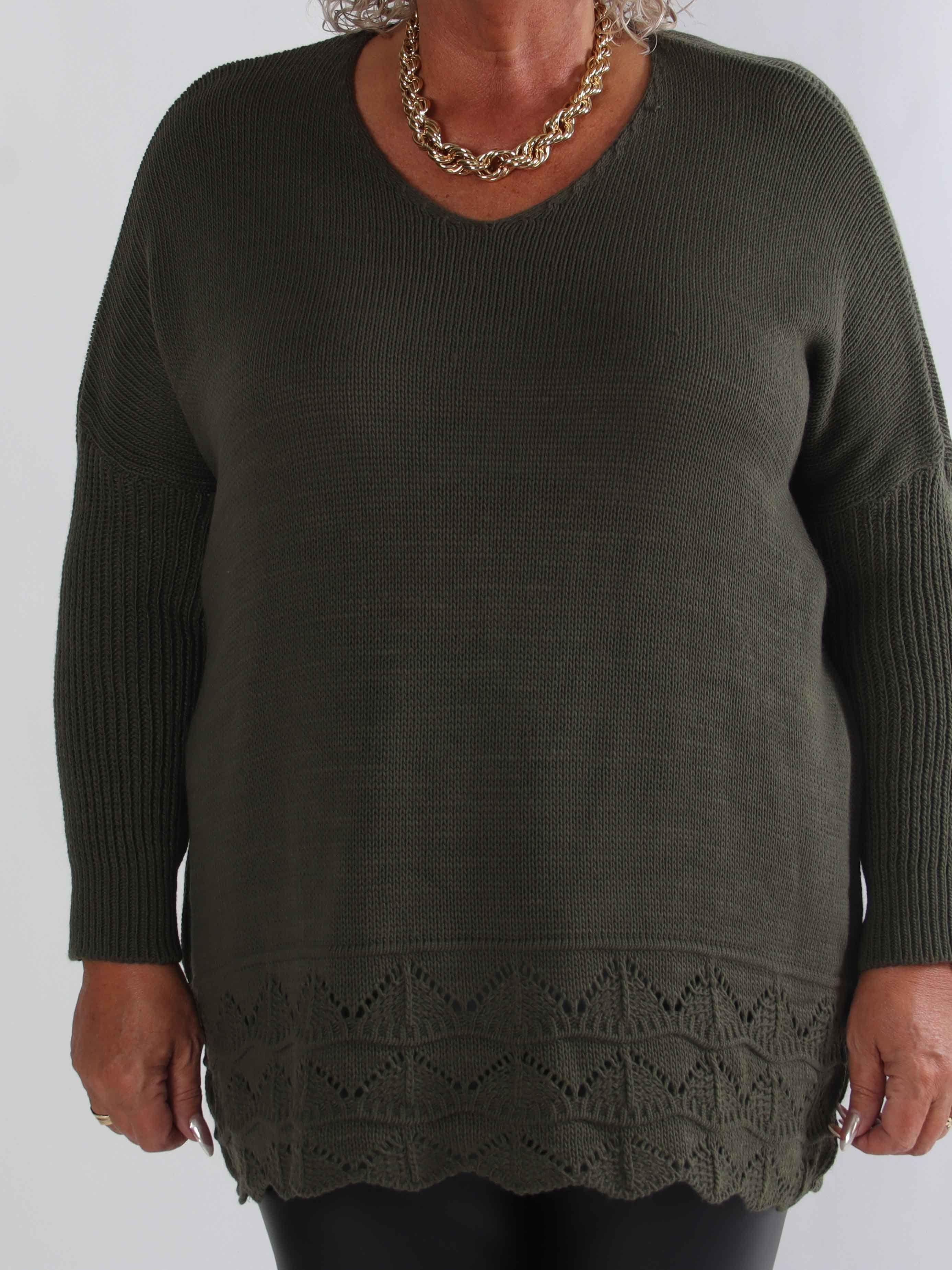 Rebeca - Enfärgad stickad plus size blus med mönster nedtill