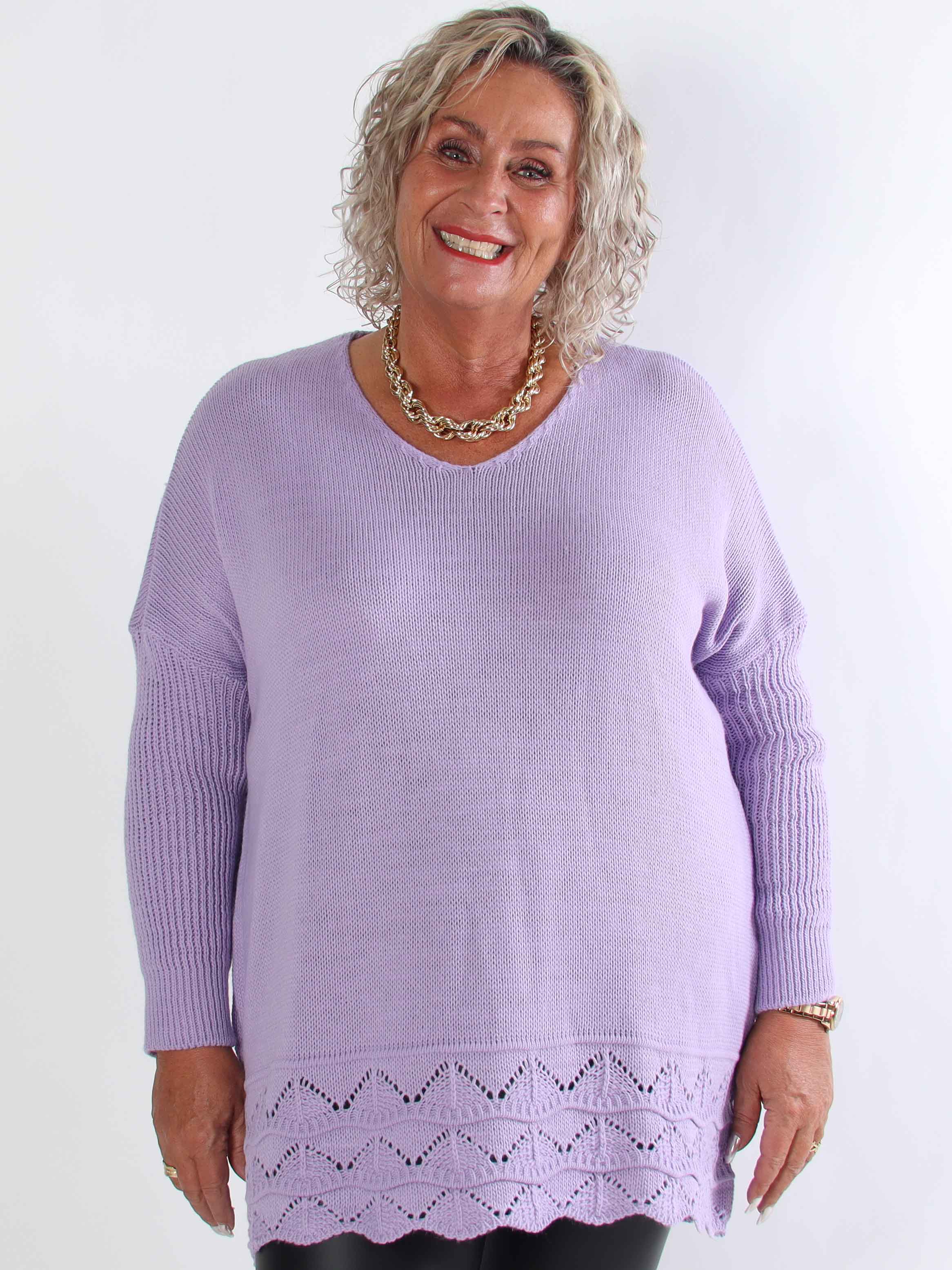 Rebeca - Enfärgad stickad plus size blus med mönster nedtill