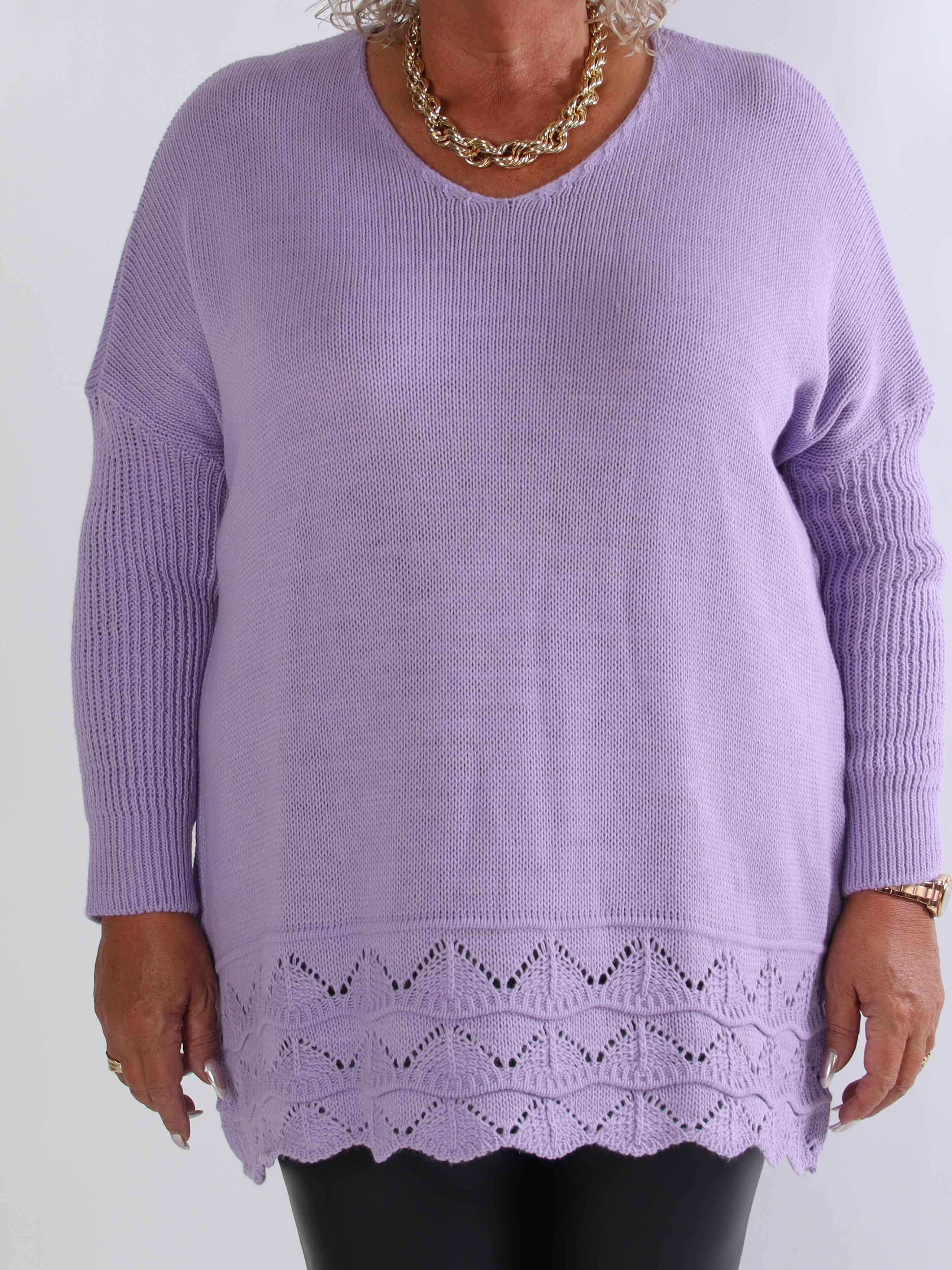 Rebeca - Enfärgad stickad plus size blus med mönster nedtill