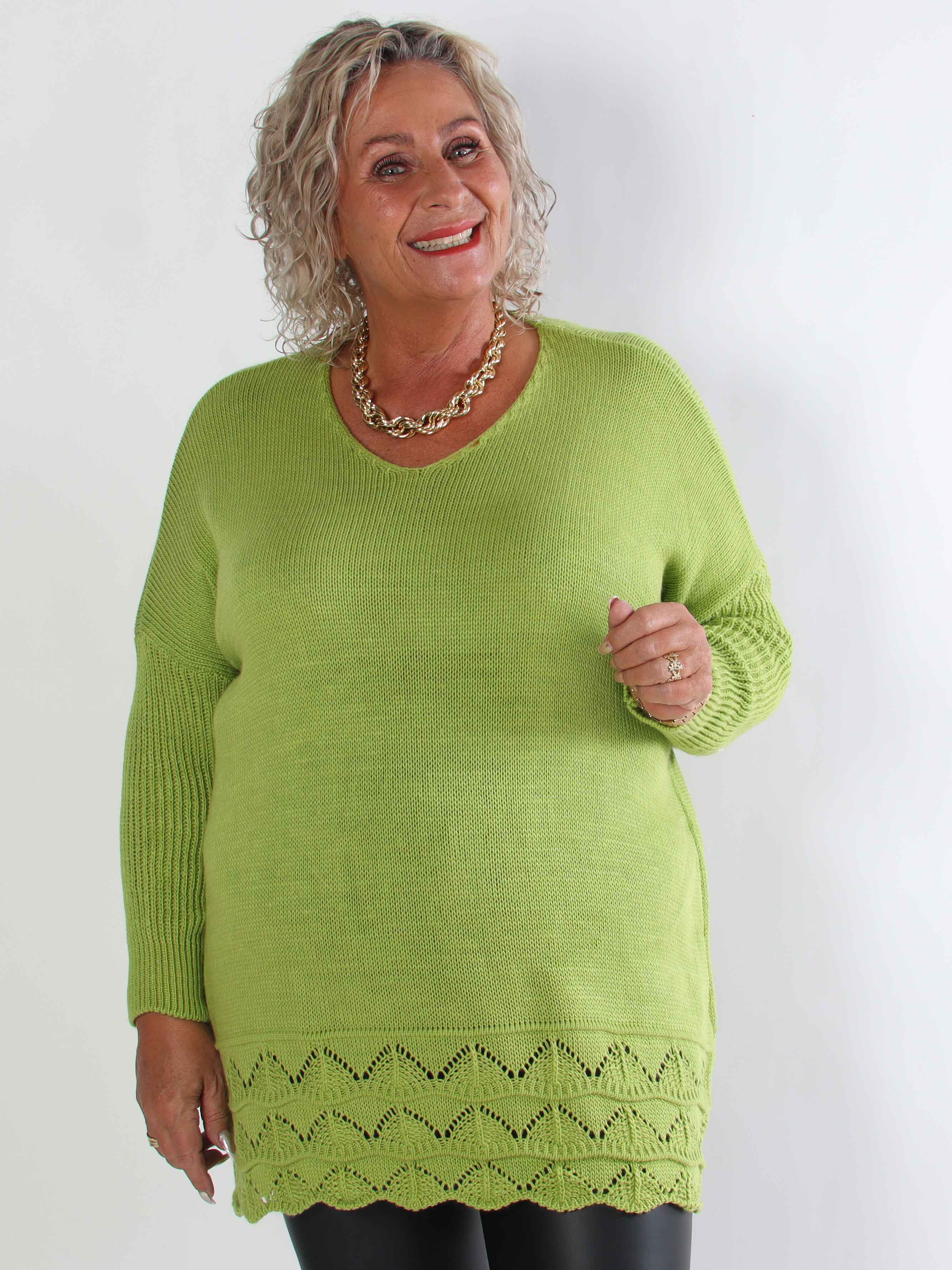 Rebeca - Enfärgad stickad plus size blus med mönster nedtill